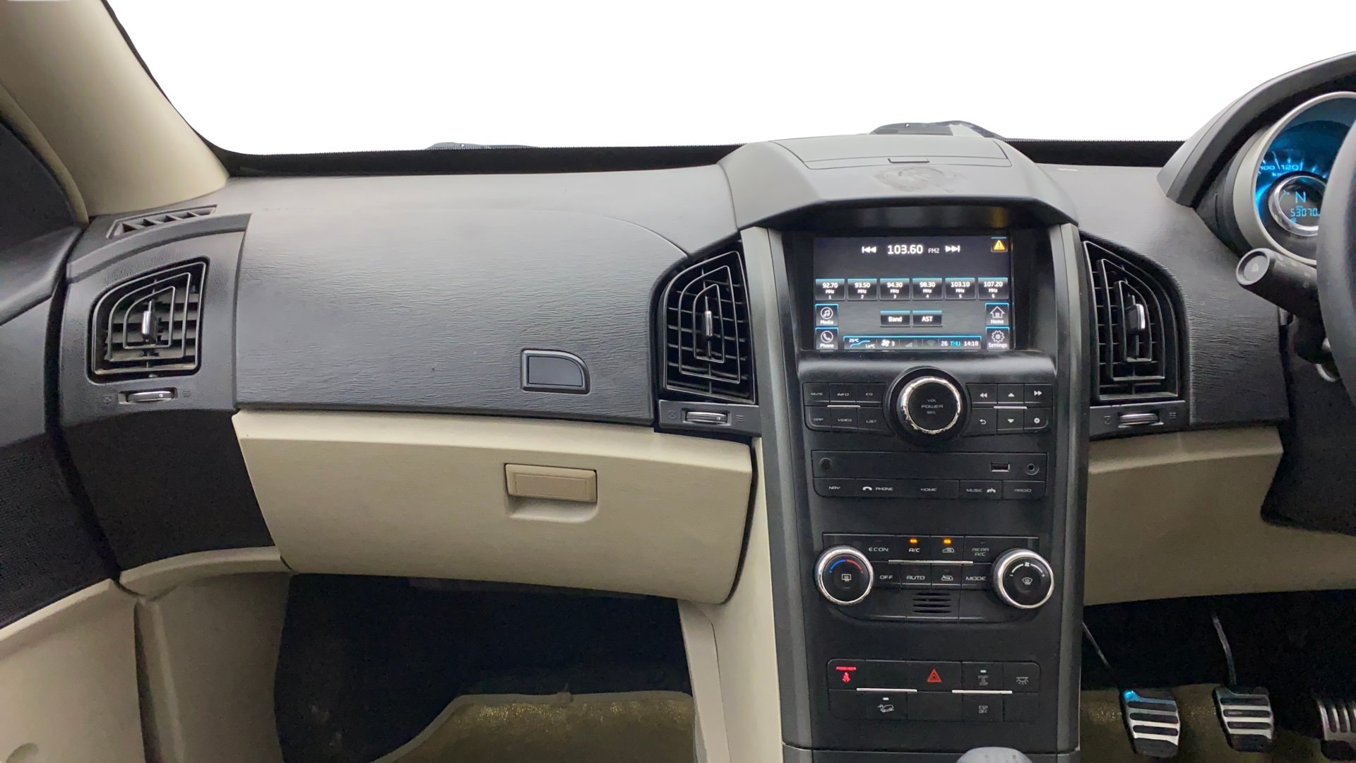 View 2016 Mahindra XUV500 W10 1.99-Litre Image 34 Used 2016 Mahindra XUV500 W10 1.99-Litre Image 34