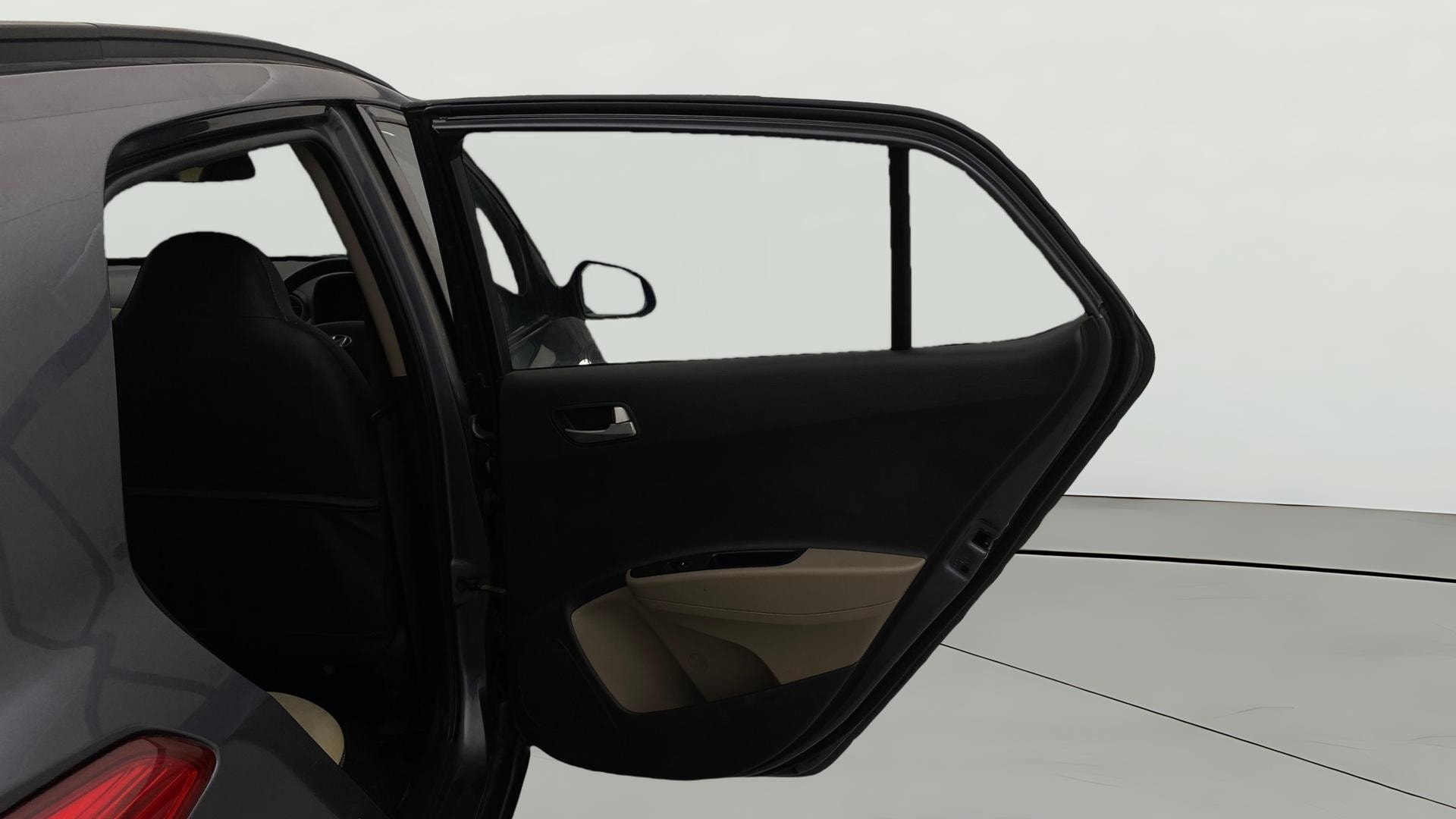 View 2015 Hyundai Grand i10 Asta AT 1.2 Kappa VTVT Image 7 Used 2015 Hyundai Grand i10 Asta AT 1.2 Kappa VTVT Image 7