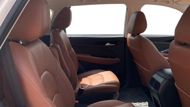 View MG Hector Plus Image 30 Used MG Hector Plus Image 30
