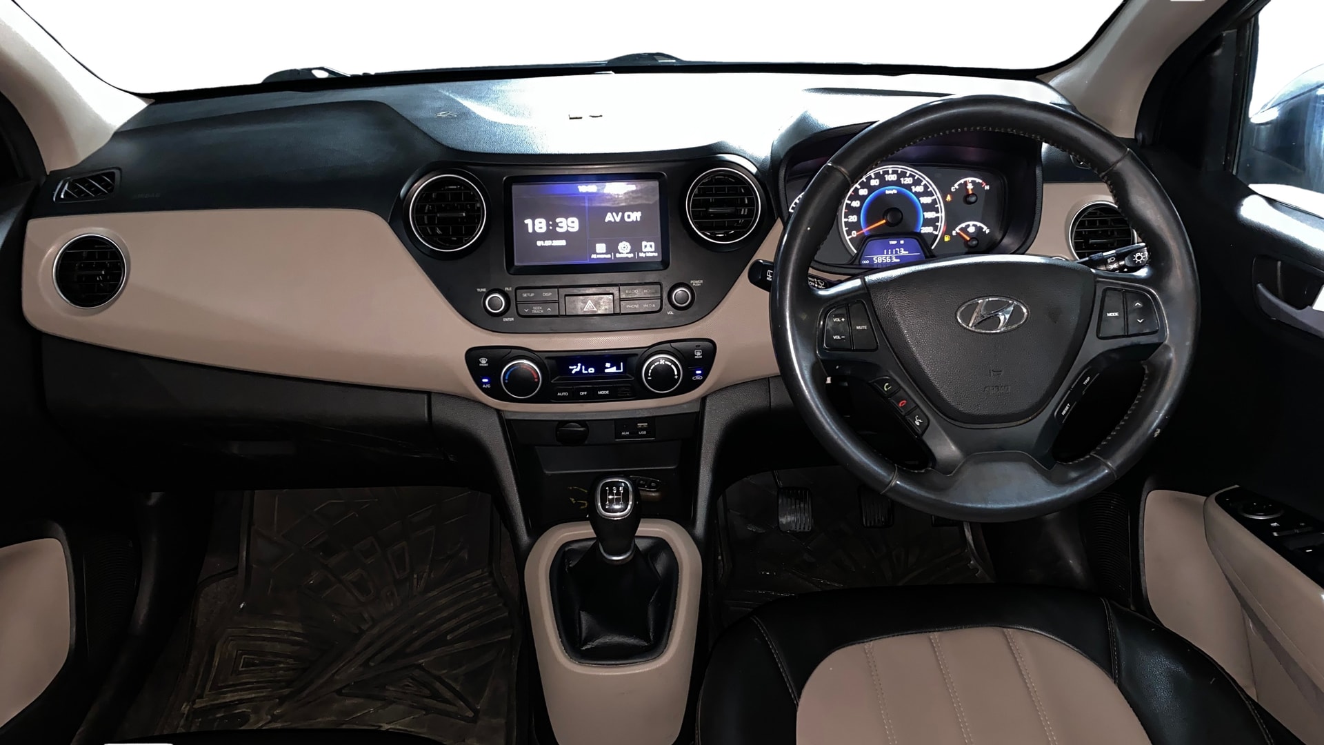 View 2017 Hyundai Grand i10 1.2 Asta Petrol Image 15 Used 2017 Hyundai Grand i10 1.2 Asta Petrol Image 15