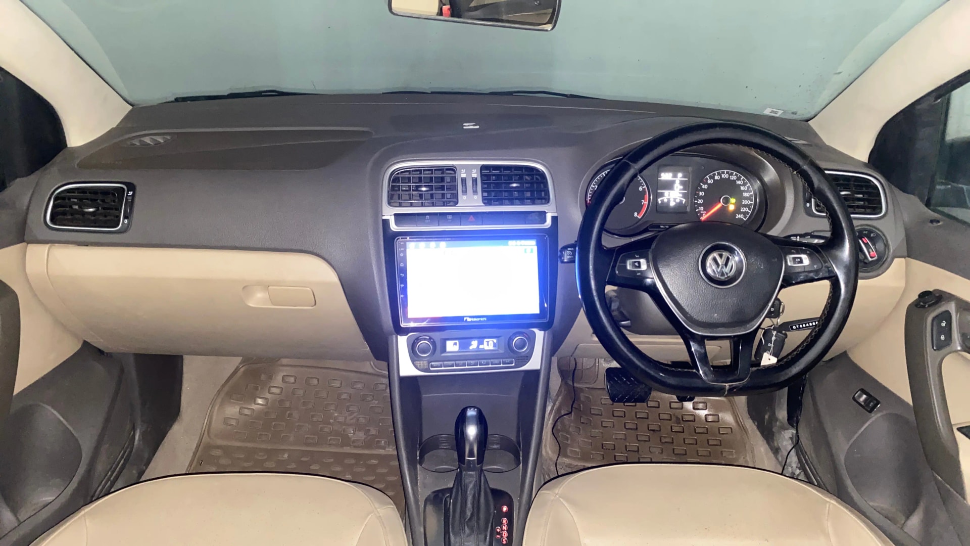 View 2016 Volkswagen Vento DSG Image 15 Used 2016 Volkswagen Vento DSG Image 15