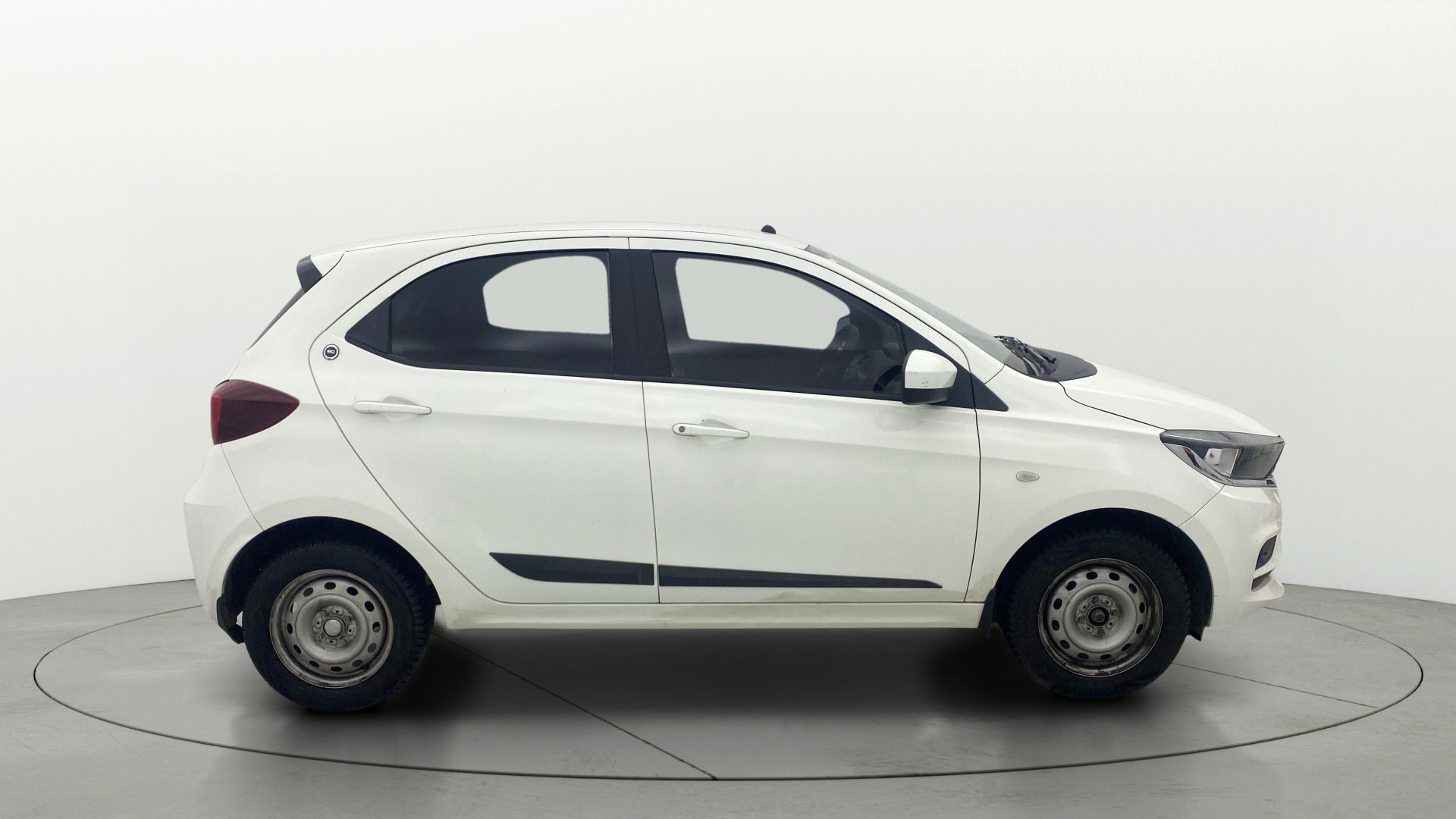 View 2023 Tata Tiago Revotorq XB Image 8 Used 2023 Tata Tiago Revotorq XB Image 8