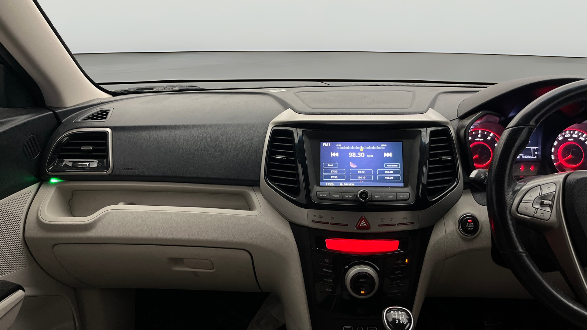 View 2020 Mahindra XUV300 W4 Petrol BS IV Image 18 Used 2020 Mahindra XUV300 W4 Petrol BS IV Image 18