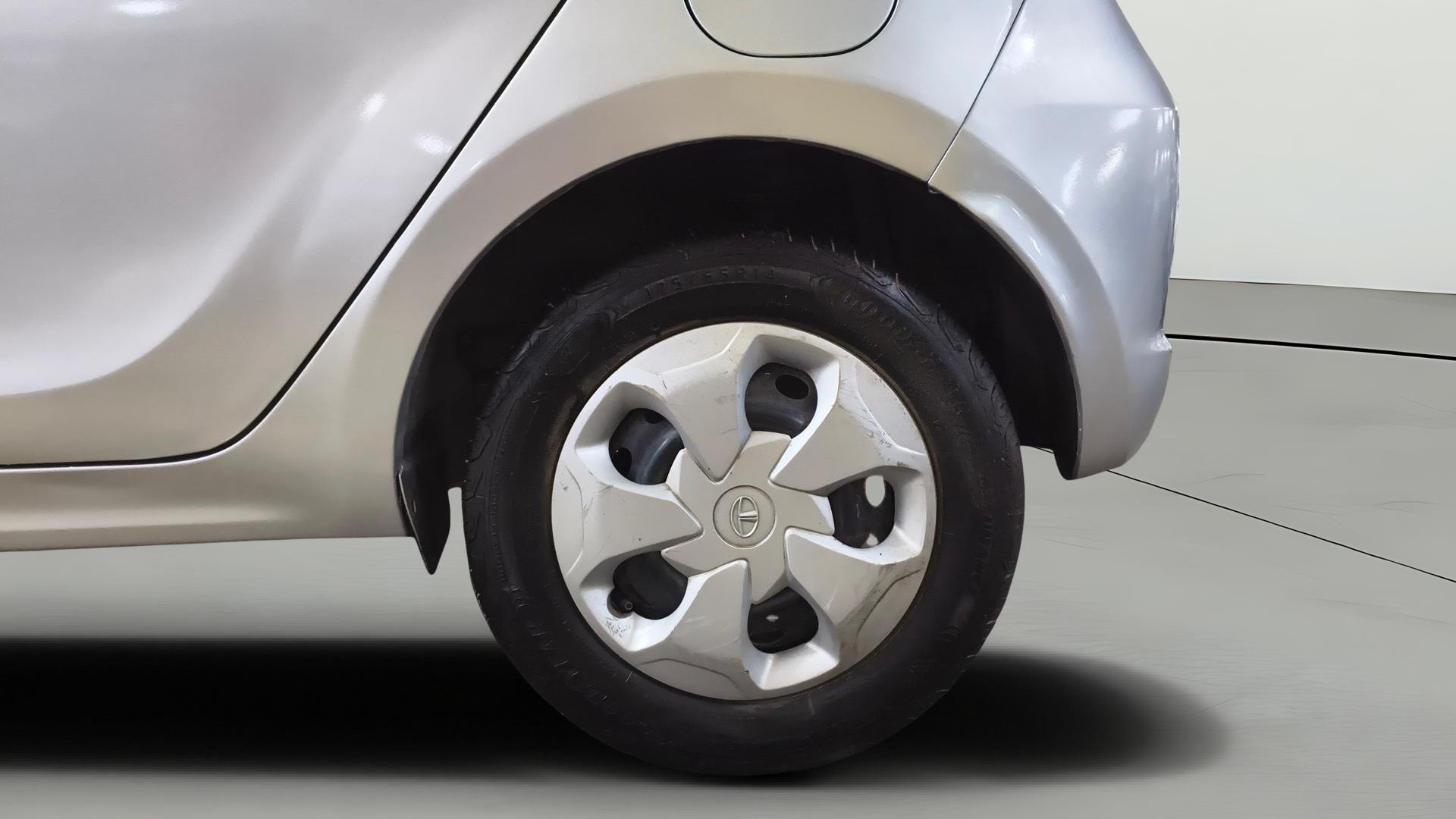 View 2016 Tata Tiago Revotorq XB Image 11 Used 2016 Tata Tiago Revotorq XB Image 11