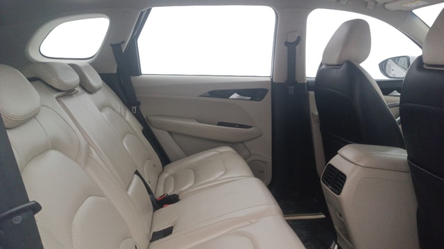 View MG Hector Image 37 Used MG Hector Image 37