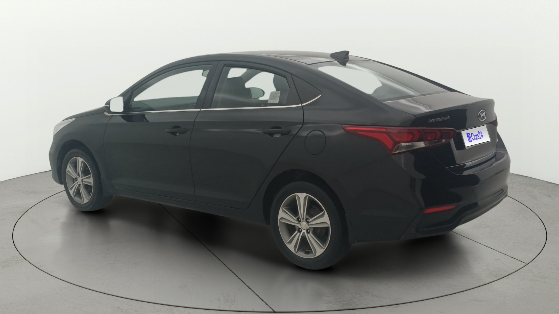View 2018 Hyundai Verna 1.6 VTVT SX Image 2 Used 2018 Hyundai Verna 1.6 VTVT SX Image 2