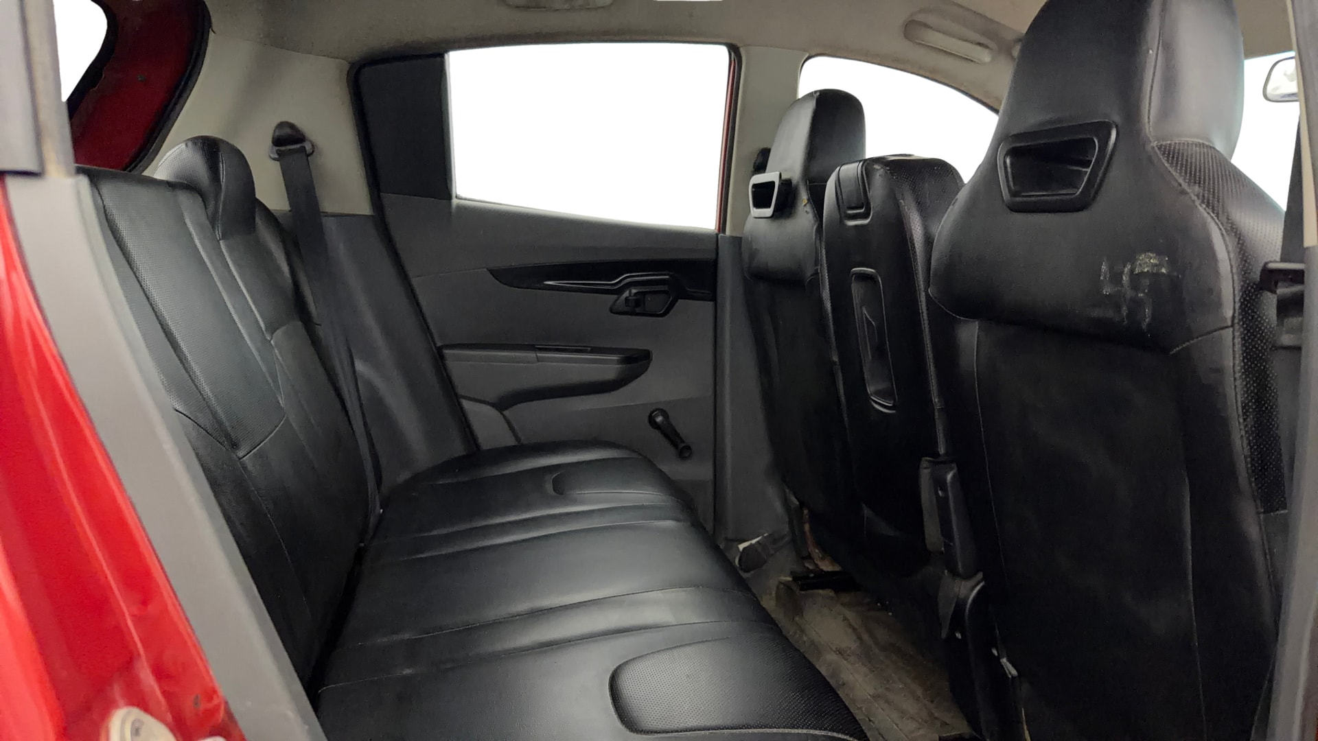 View 2018 Mahindra KUV100 K2 Petrol BS IV Image 28 Used 2018 Mahindra KUV100 K2 Petrol BS IV Image 28
