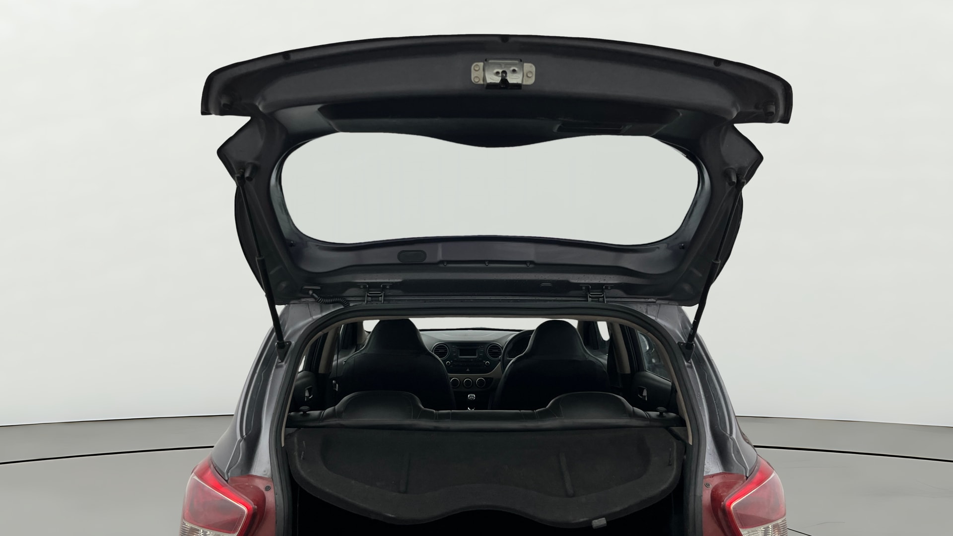 View 2015 Hyundai Grand i10 Sportz 1.2 Kappa Image 16 Used 2015 Hyundai Grand i10 Sportz 1.2 Kappa Image 16