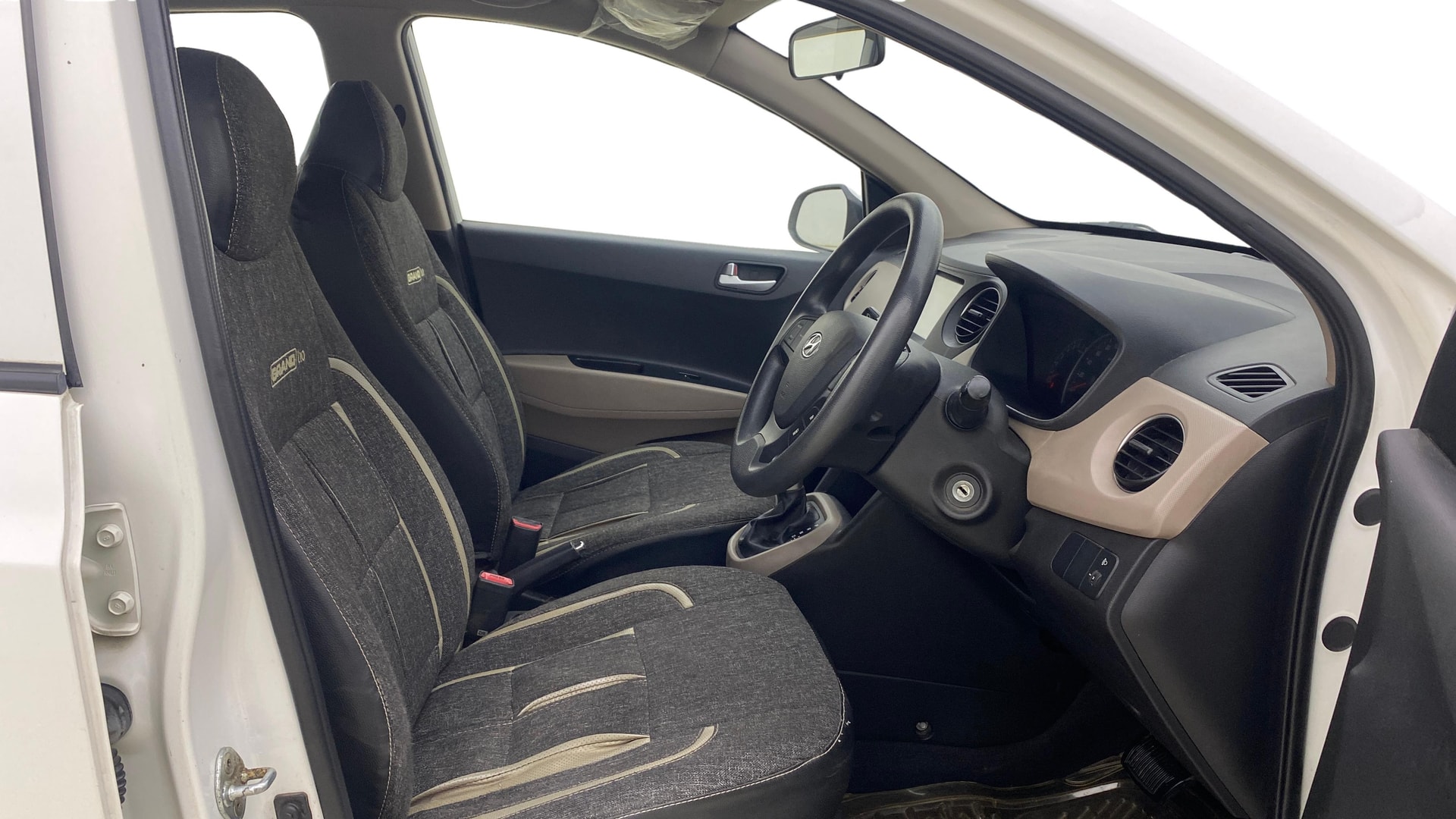View 2017 Hyundai Grand i10 1.2 Sportz Petrol AT Image 26 Used 2017 Hyundai Grand i10 1.2 Sportz Petrol AT Image 26