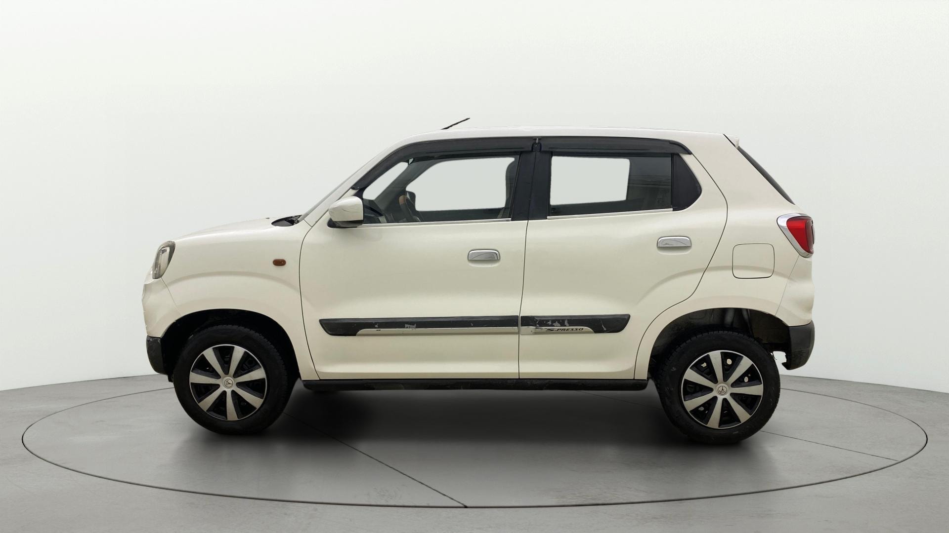 View 2020 Maruti Suzuki 1000 Base Variant Image 5 Used 2020 Maruti Suzuki 1000 Base Variant Image 5