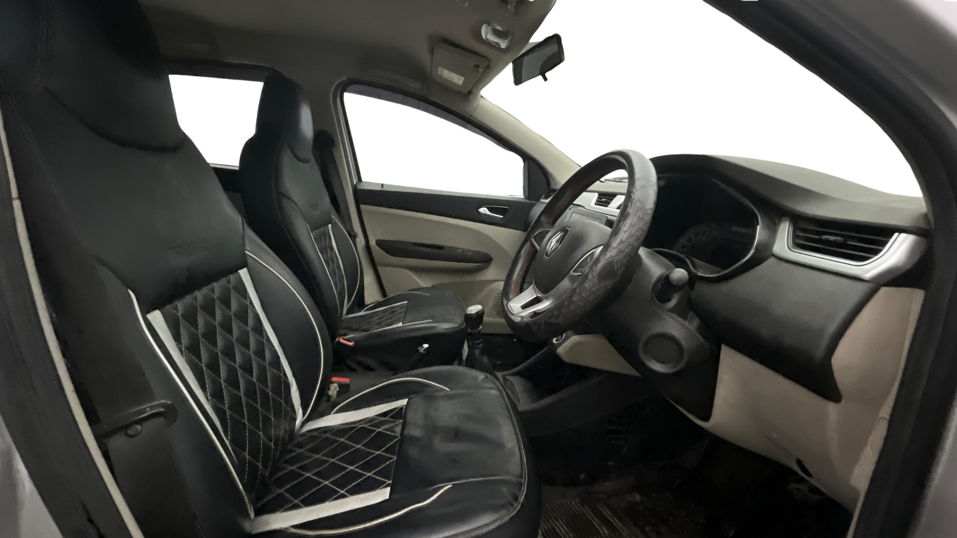 View 2020 Renault Triber RXZ Image 18 Used 2020 Renault Triber RXZ Image 18
