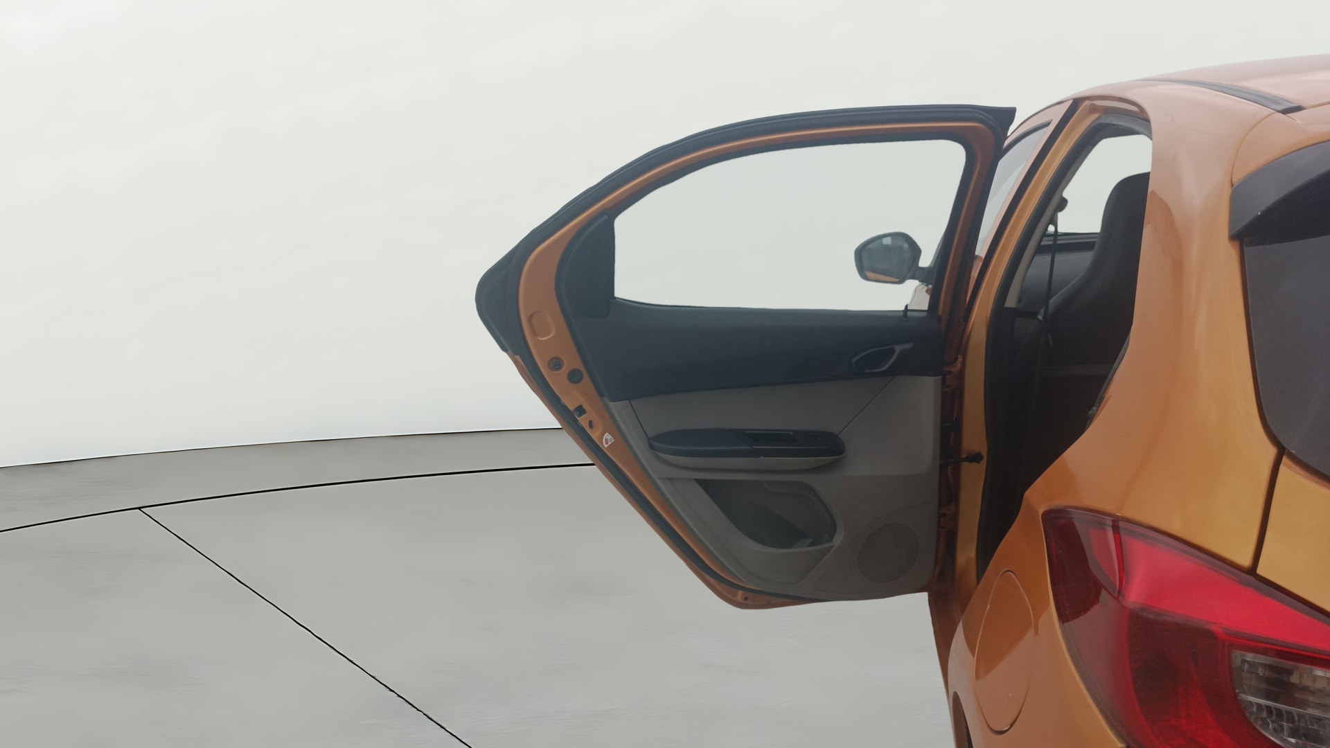 View 2018 Tata Tiago Revotorq XB Image 14 Used 2018 Tata Tiago Revotorq XB Image 14