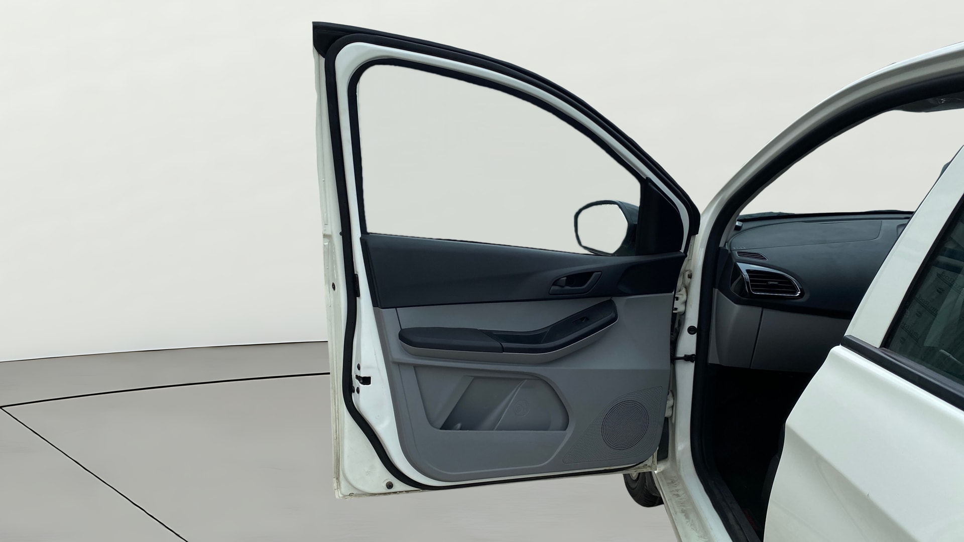 View 2023 Tata Tiago Revotorq XB Image 31 Used 2023 Tata Tiago Revotorq XB Image 31