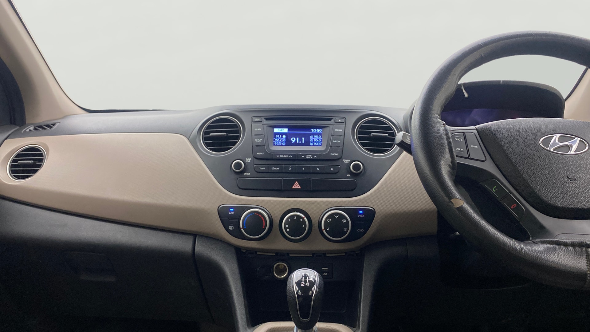 View 2017 Hyundai Grand i10 1.1 Sportz Diesel Image 17 Used 2017 Hyundai Grand i10 1.1 Sportz Diesel Image 17