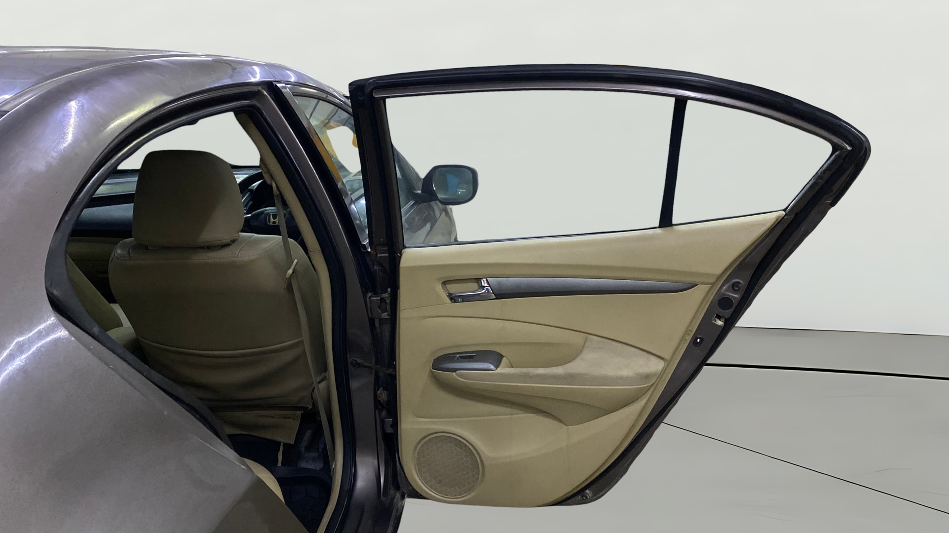 View 2013 Honda City ZX MT Diesel Anniversary Edition Image 6 Used 2013 Honda City ZX MT Diesel Anniversary Edition Image 6