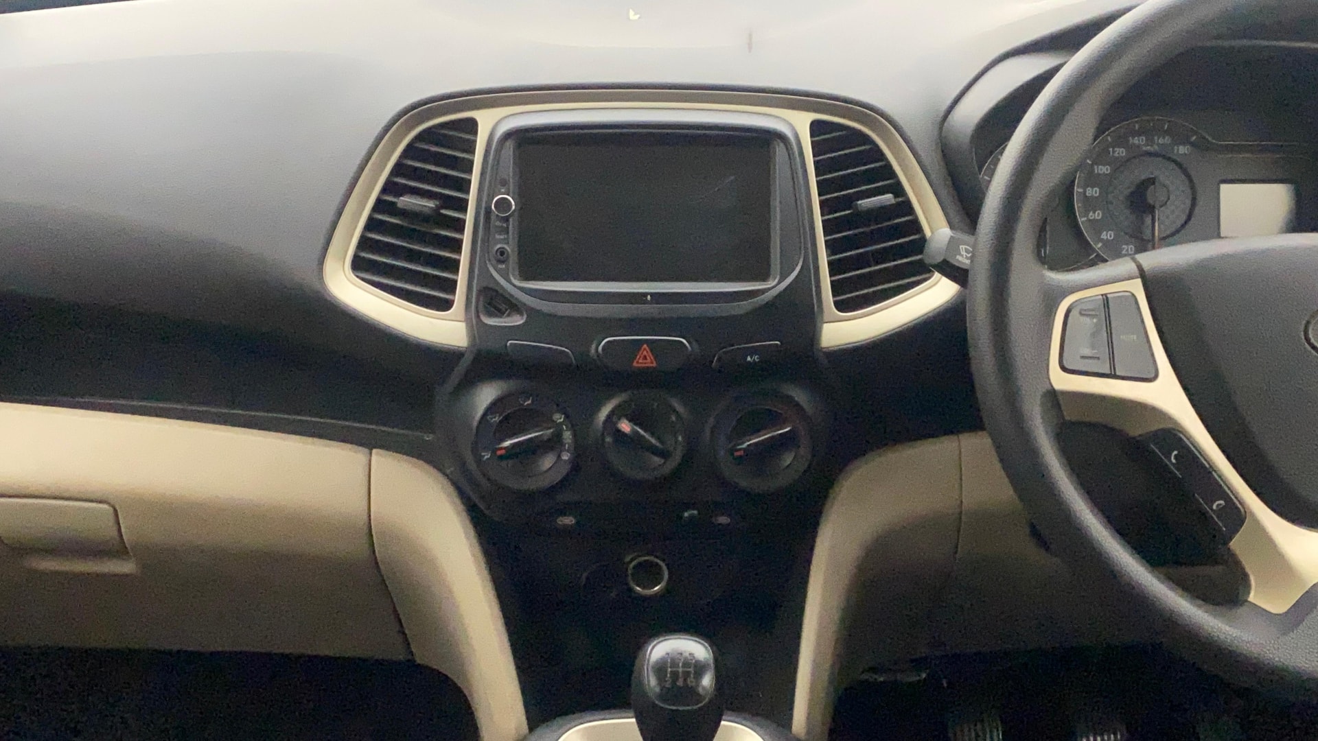 View 2022 Hyundai New Santro D-Lite Petrol Image 31 Used 2022 Hyundai New Santro D-Lite Petrol Image 31