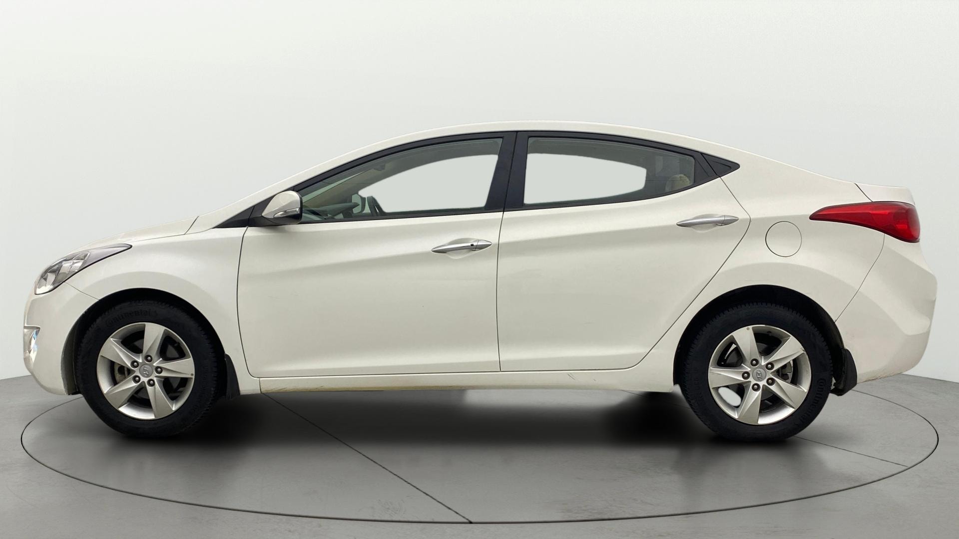View 2013 Hyundai Elantra 1.6 CRDi S Image 6 Used 2013 Hyundai Elantra 1.6 CRDi S Image 6