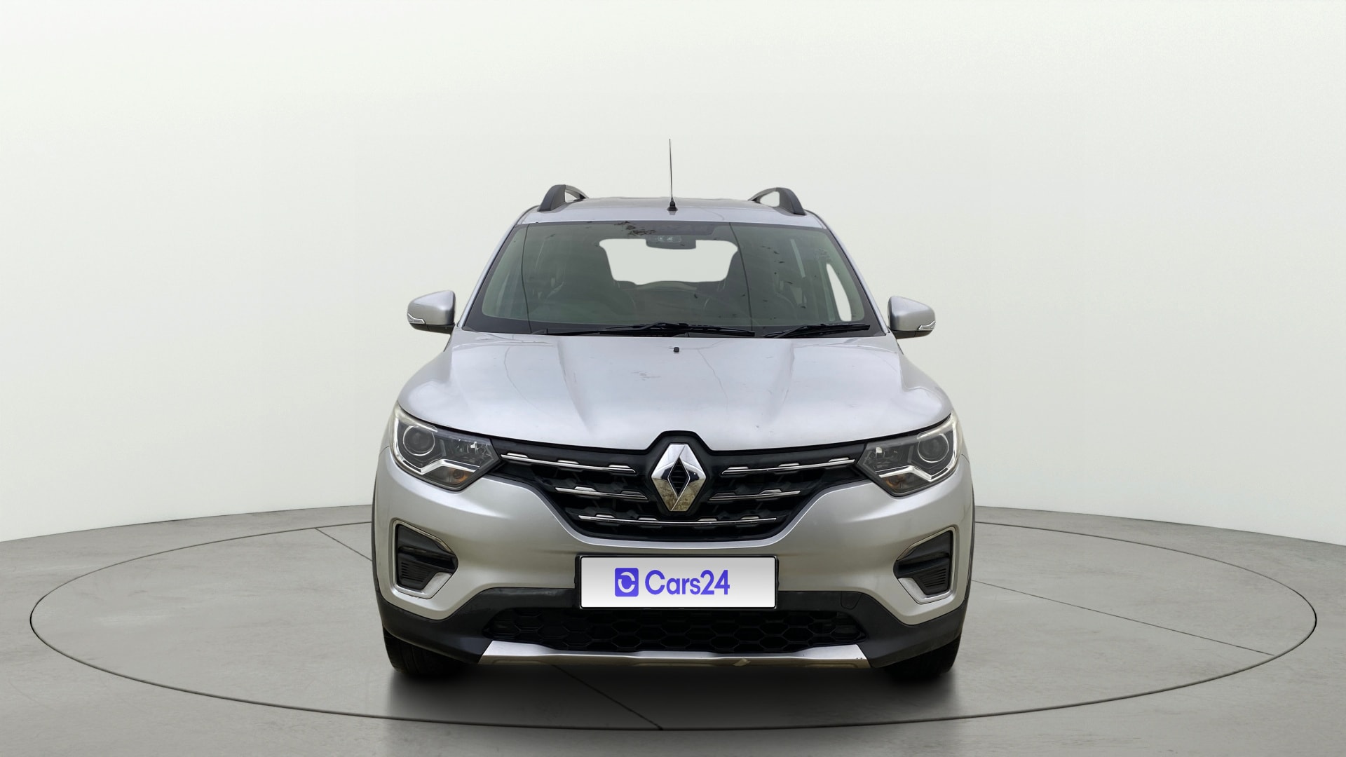 View 2020 Renault Triber RXZ Image 1 Used 2020 Renault Triber RXZ Image 1