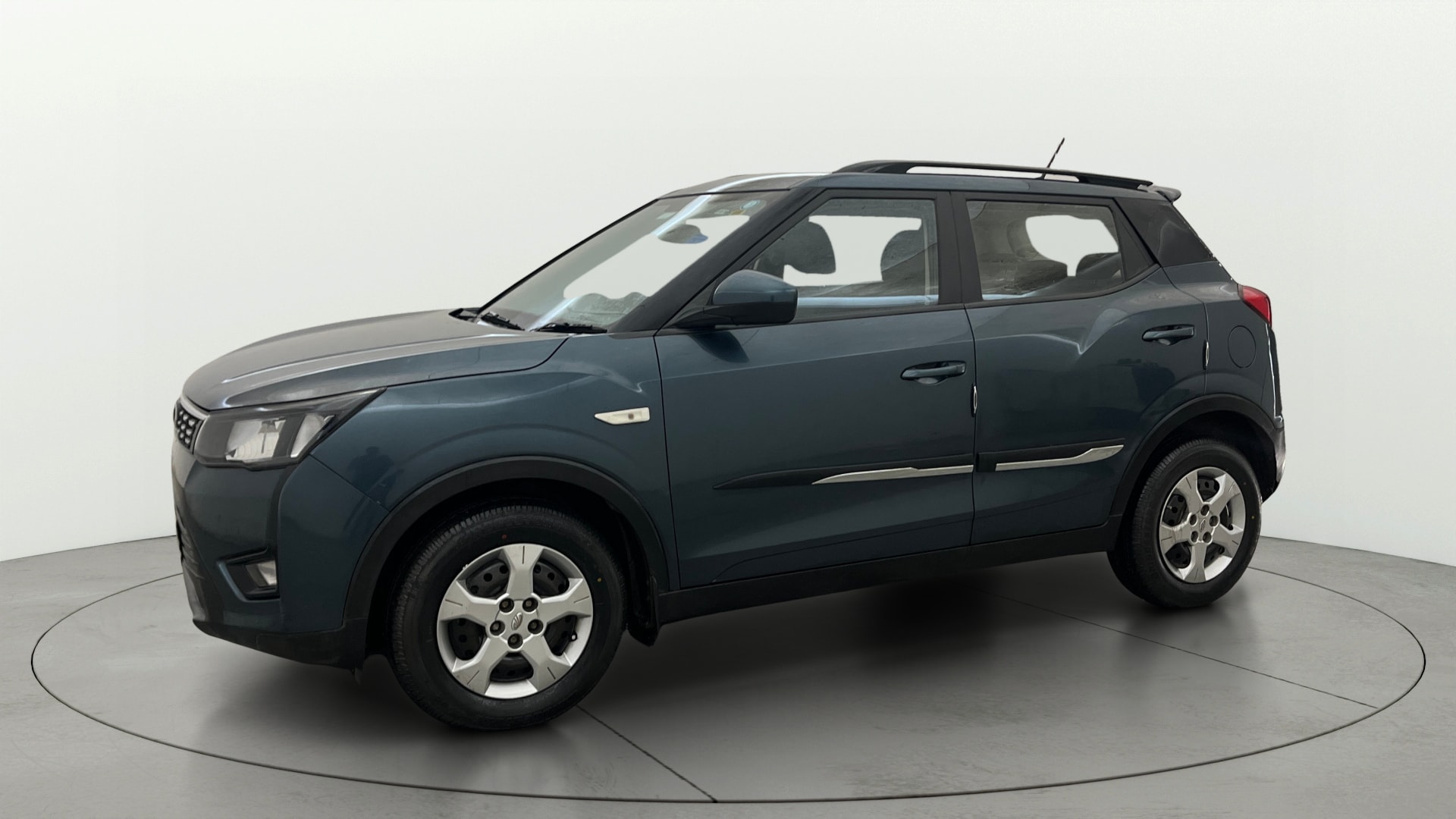 View 2021 Mahindra XUV300 W4 Petrol BS IV Image 36 Used 2021 Mahindra XUV300 W4 Petrol BS IV Image 36