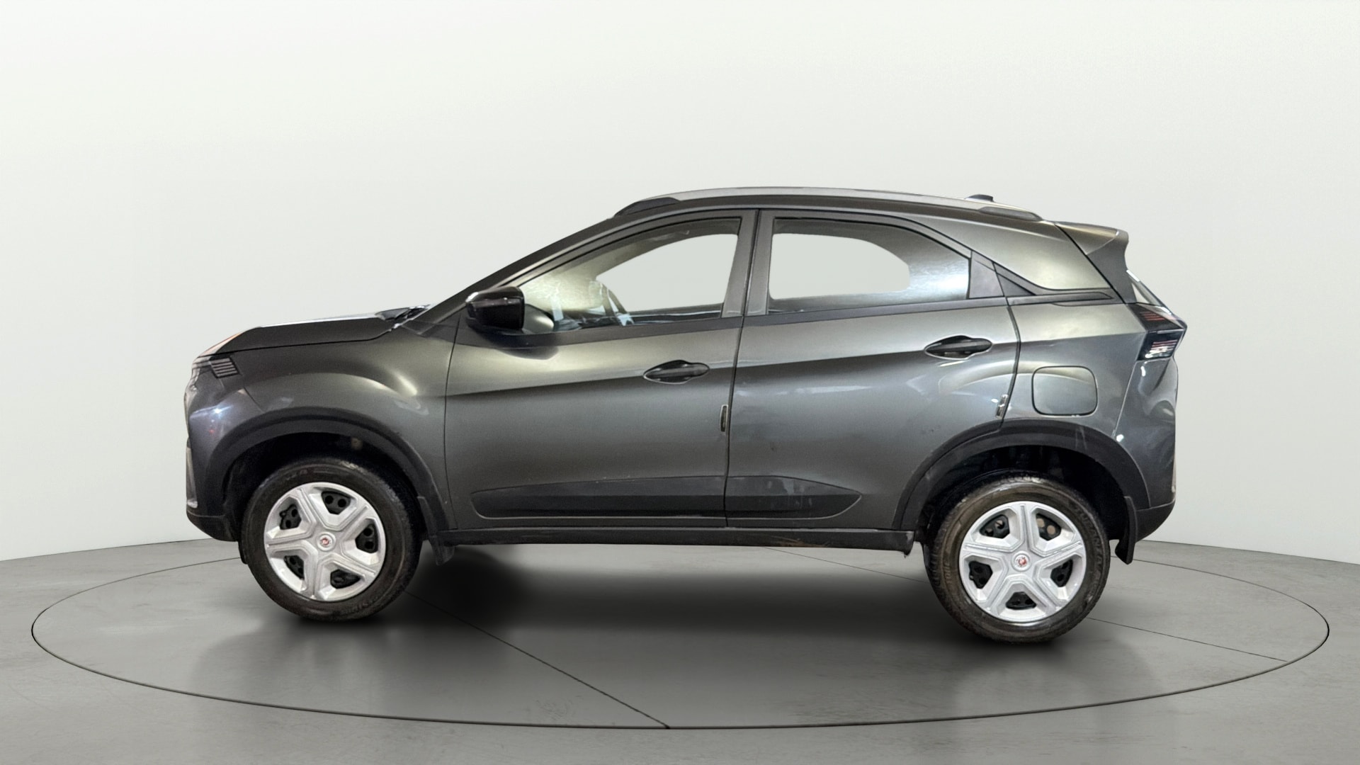 View 2024 Tata Nexon Revotron XE Image 5 Used 2024 Tata Nexon Revotron XE Image 5