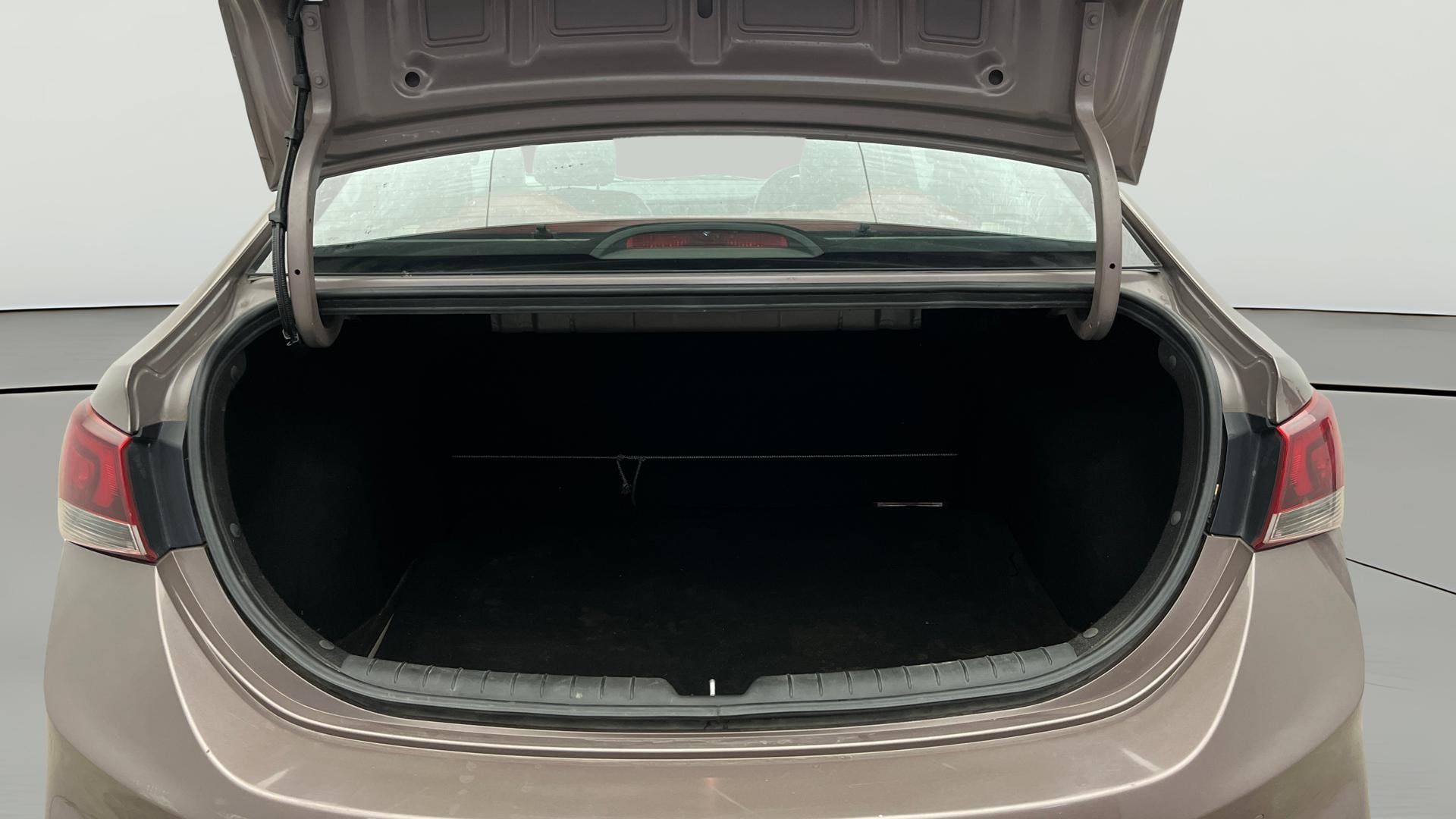 View 2019 Hyundai Verna 1.4 VTVT E Image 40 Used 2019 Hyundai Verna 1.4 VTVT E Image 40