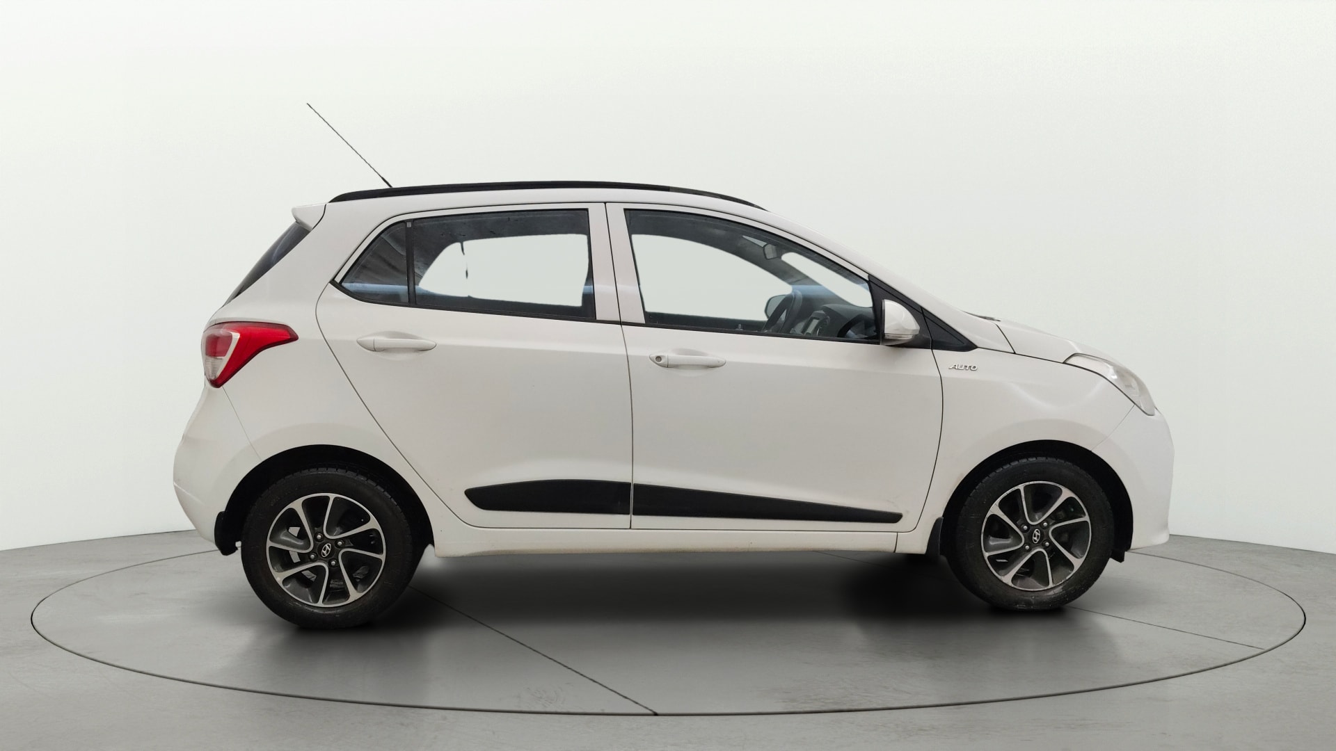 View 2018 Hyundai Grand i10 1.2 Sportz AT Petrol Image 8 Used 2018 Hyundai Grand i10 1.2 Sportz AT Petrol Image 8