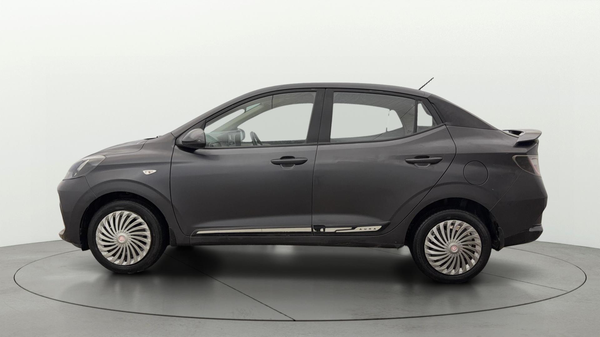 View 2023 Hyundai Aura SX MT CNG Image 5 Used 2023 Hyundai Aura SX MT CNG Image 5