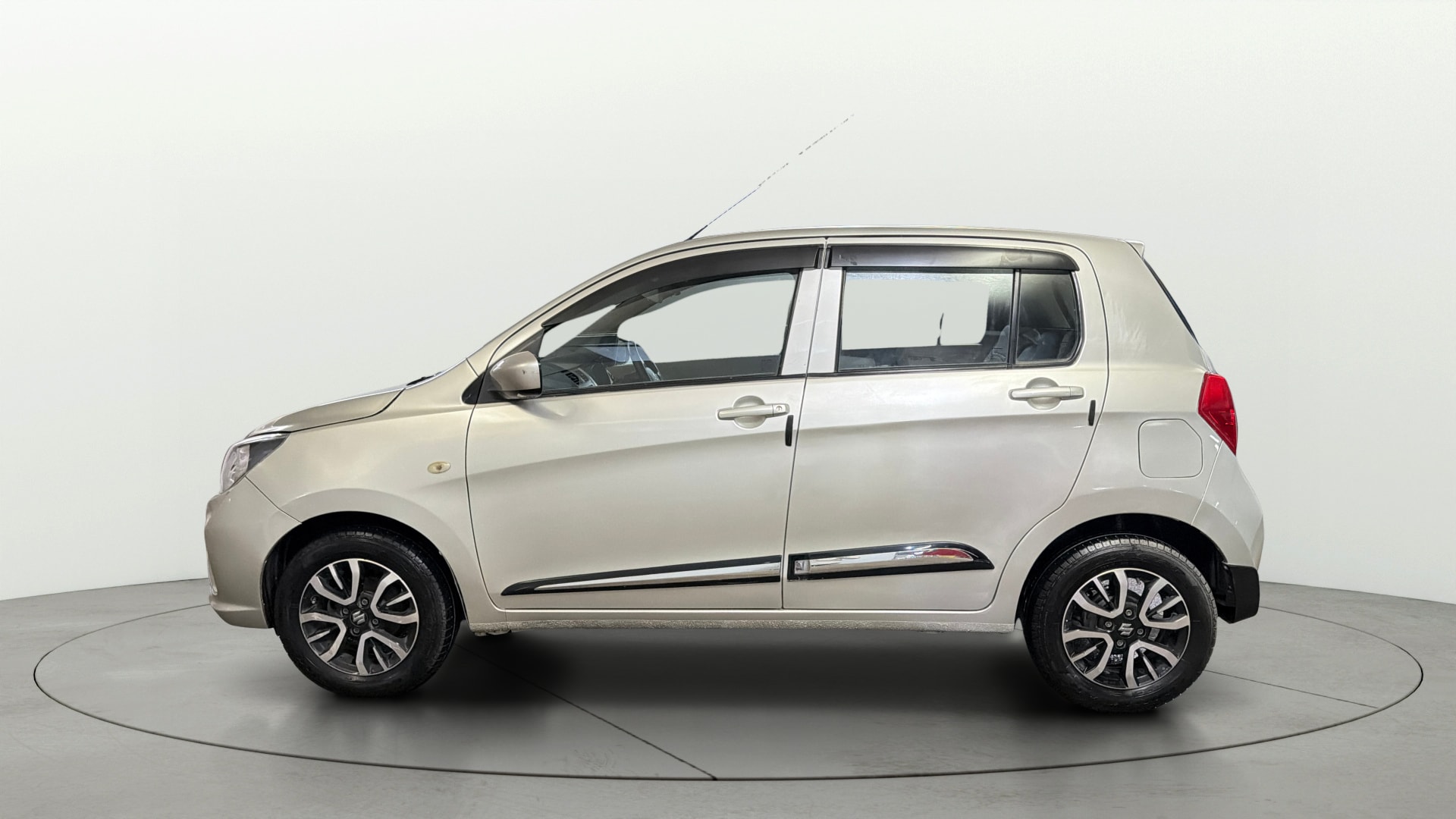 View 2020 Maruti Suzuki 1000 Base Variant Image 5 Used 2020 Maruti Suzuki 1000 Base Variant Image 5