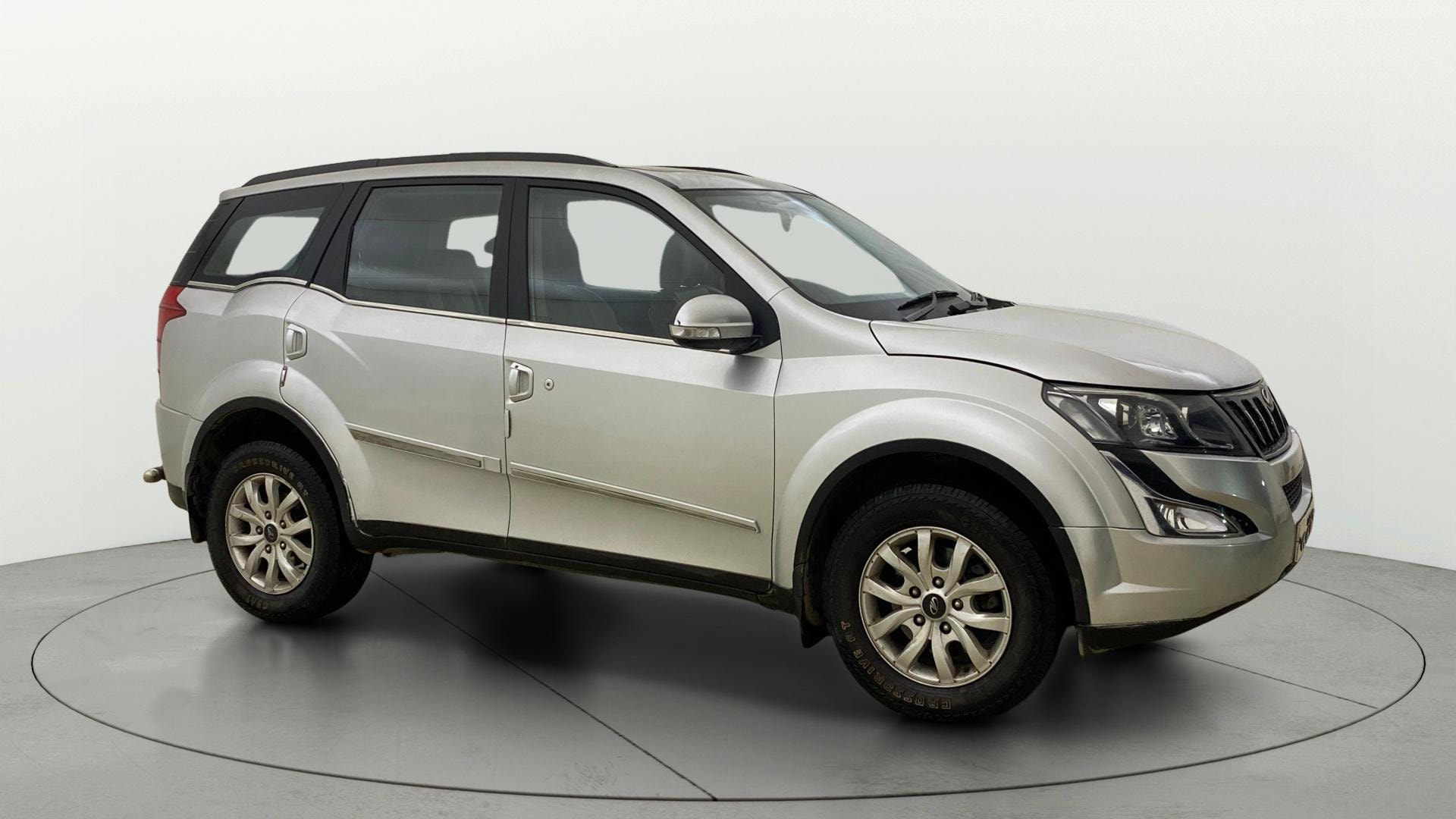 View 2015 Mahindra XUV500 W10 FWD Image 24 Used 2015 Mahindra XUV500 W10 FWD Image 24