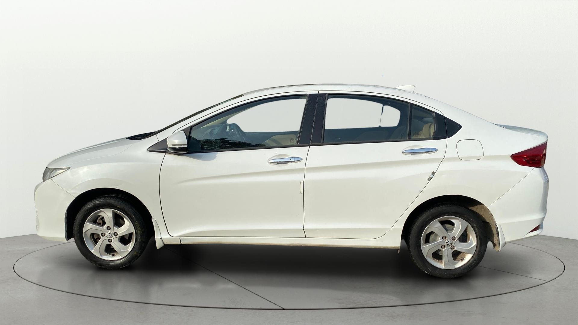 View 2015 Honda City ZX MT Diesel Anniversary Edition Image 26 Used 2015 Honda City ZX MT Diesel Anniversary Edition Image 26