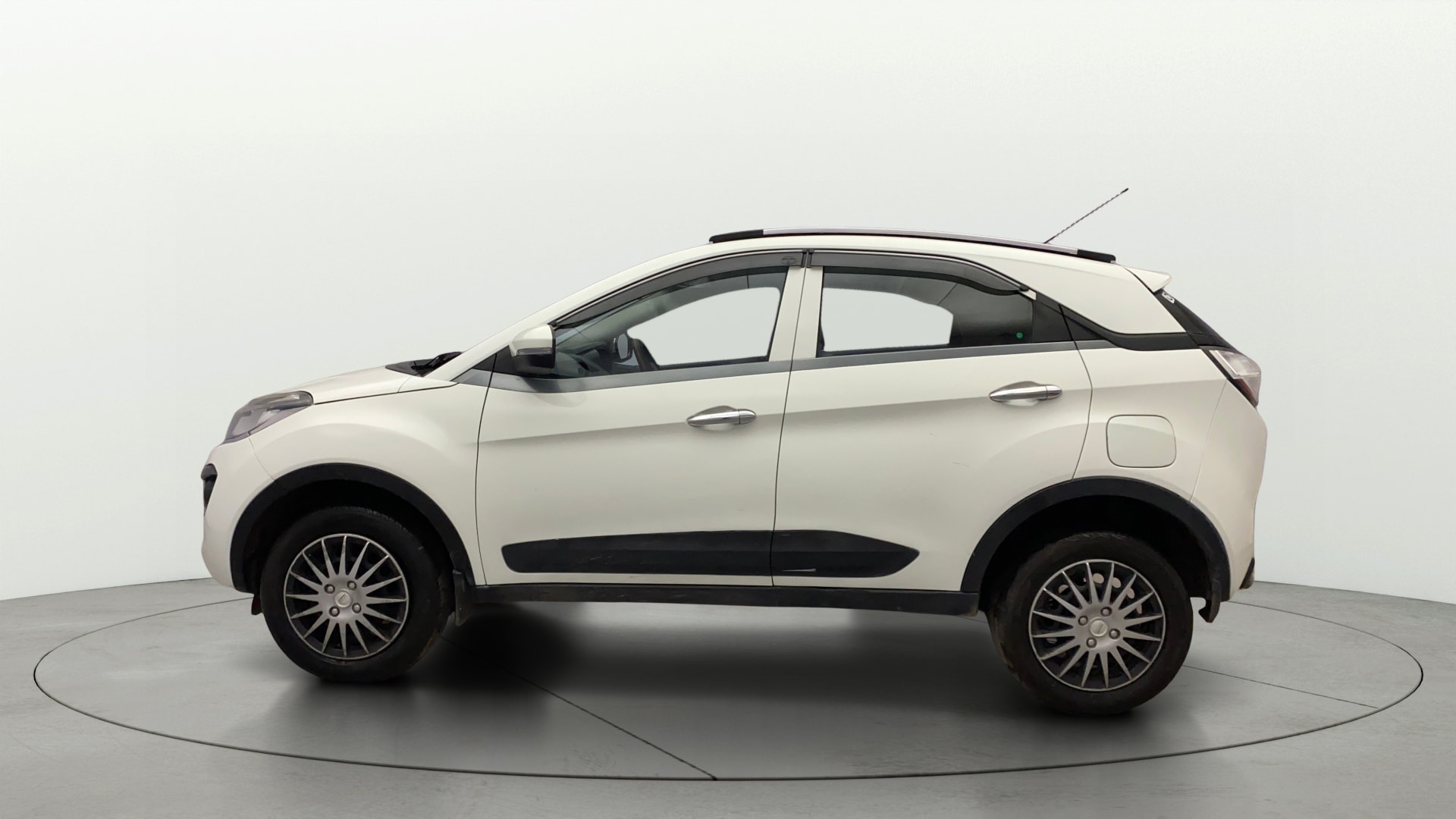 View 2018 Tata Nexon Revotron XM Image 5 Used 2018 Tata Nexon Revotron XM Image 5