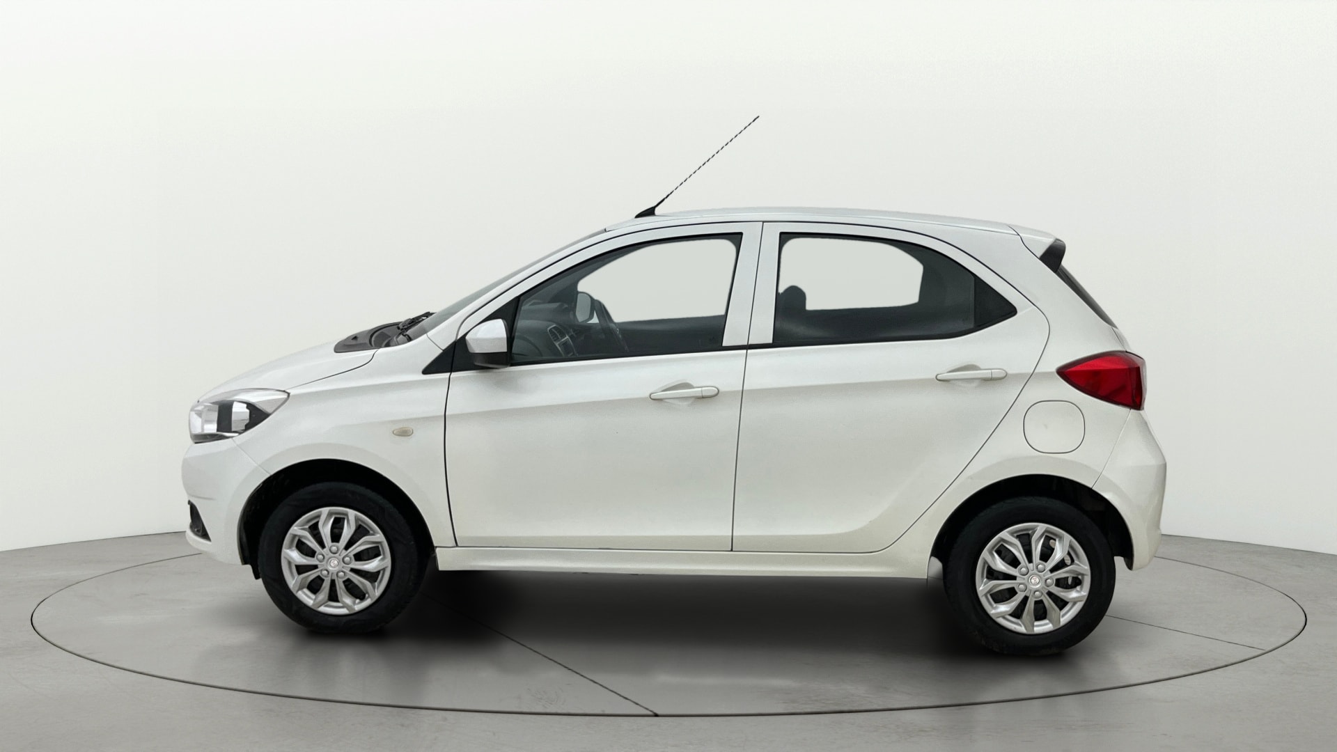 View 2017 Tata Tiago Revotorq XB Image 5 Used 2017 Tata Tiago Revotorq XB Image 5