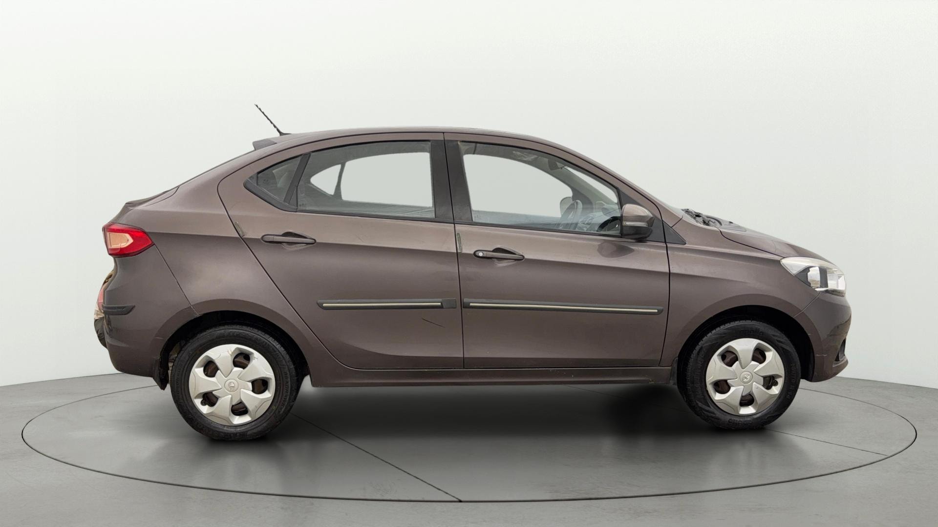 View 2018 Tata Tigor XE Diesel Image 8 Used 2018 Tata Tigor XE Diesel Image 8