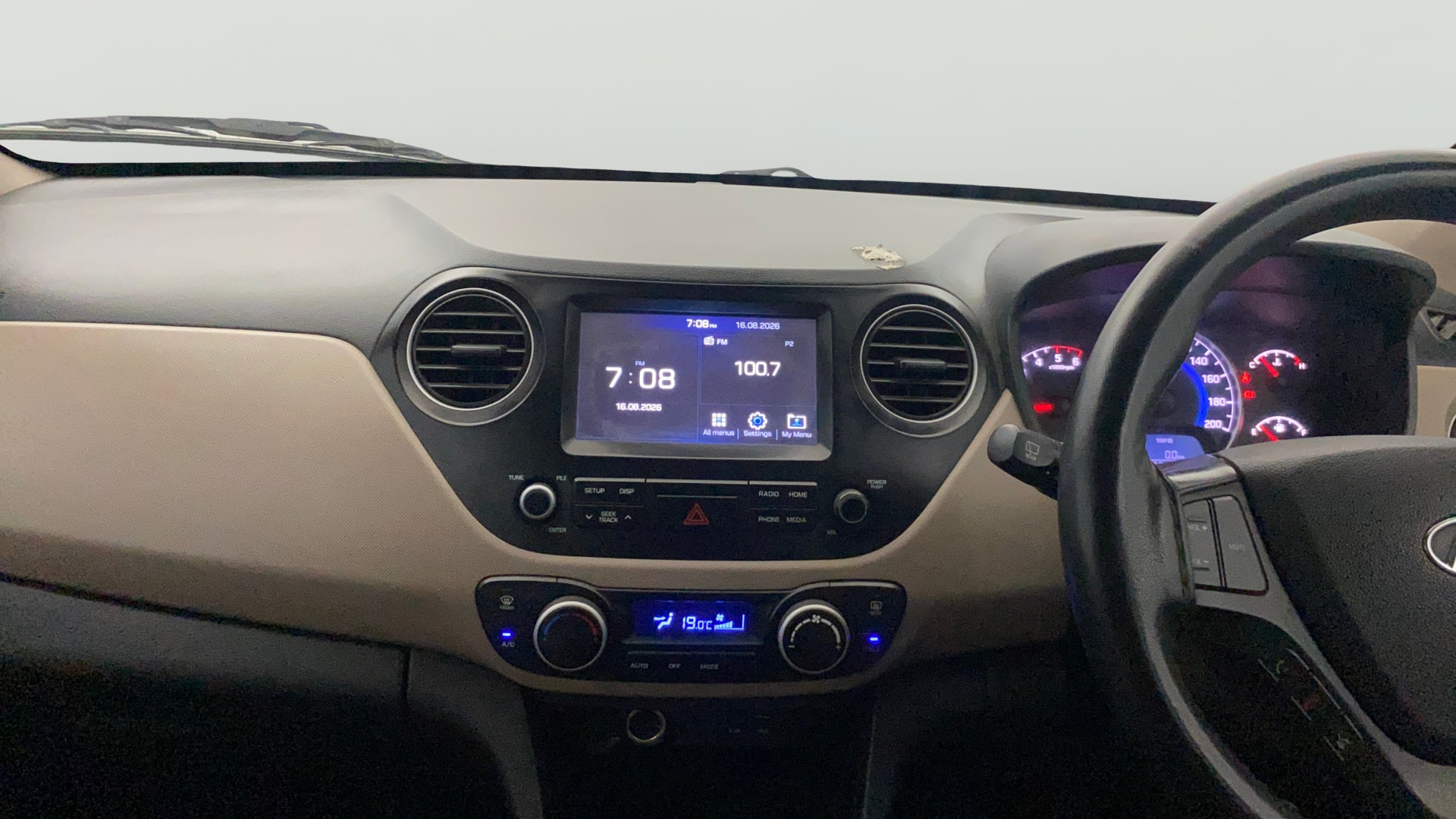 View 2018 Hyundai Grand i10 1.2 Asta Diesel Image 17 Used 2018 Hyundai Grand i10 1.2 Asta Diesel Image 17