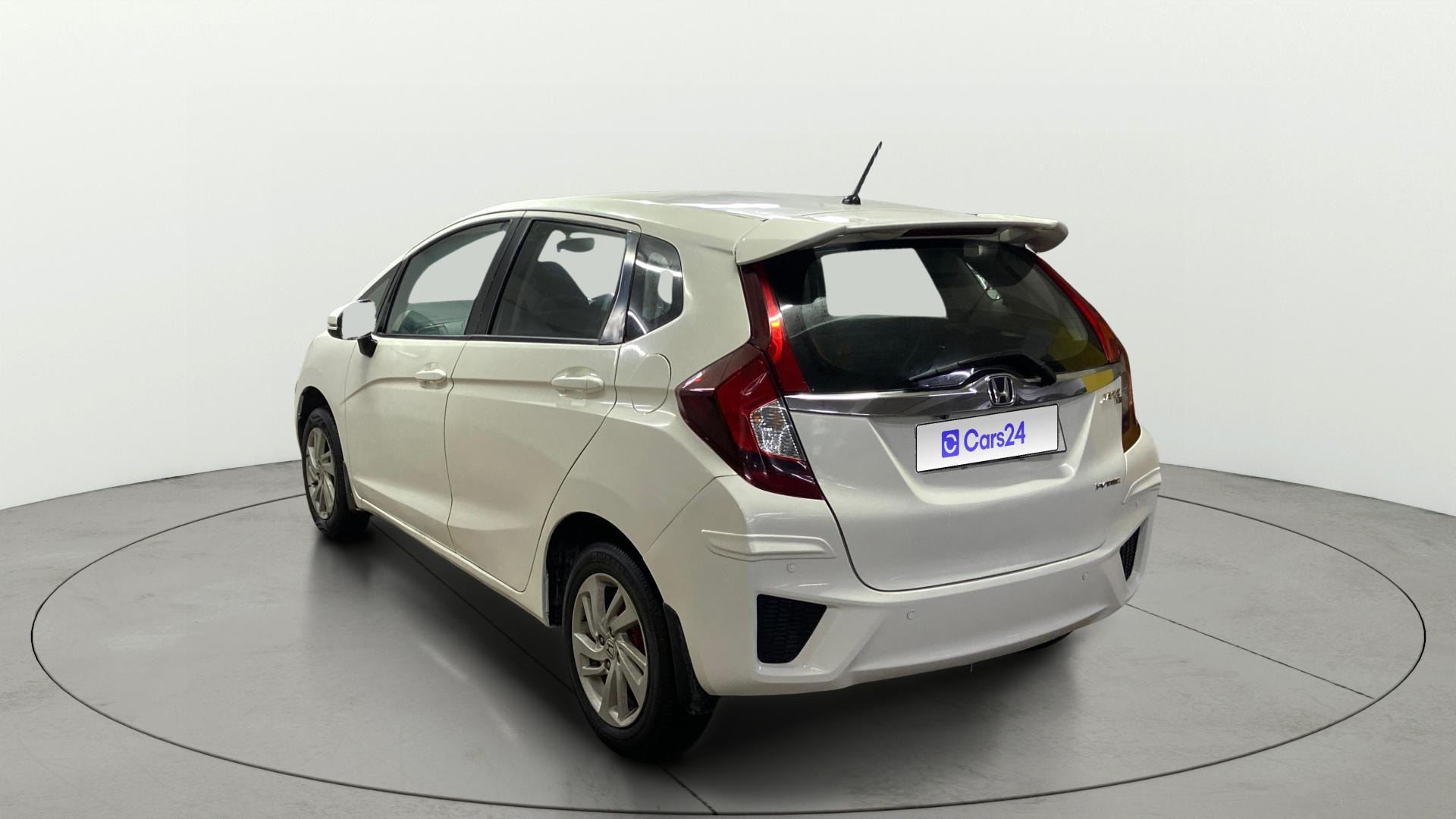 View 2015 Honda Jazz E MT Diesel Image 2 Used 2015 Honda Jazz E MT Diesel Image 2