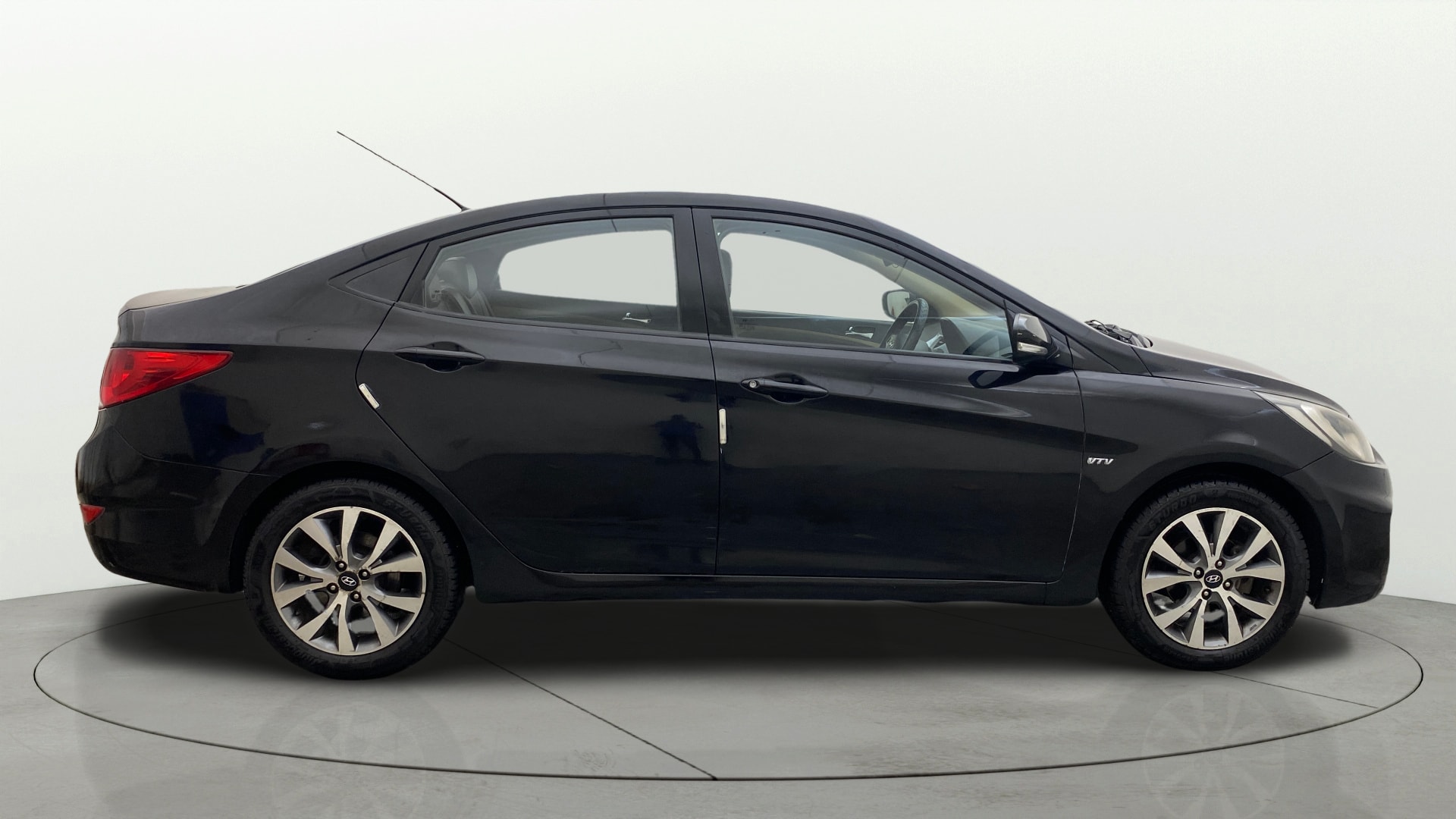 View 2014 Hyundai Fluidic Verna 1.6 VTVT SX Image 8 Used 2014 Hyundai Fluidic Verna 1.6 VTVT SX Image 8