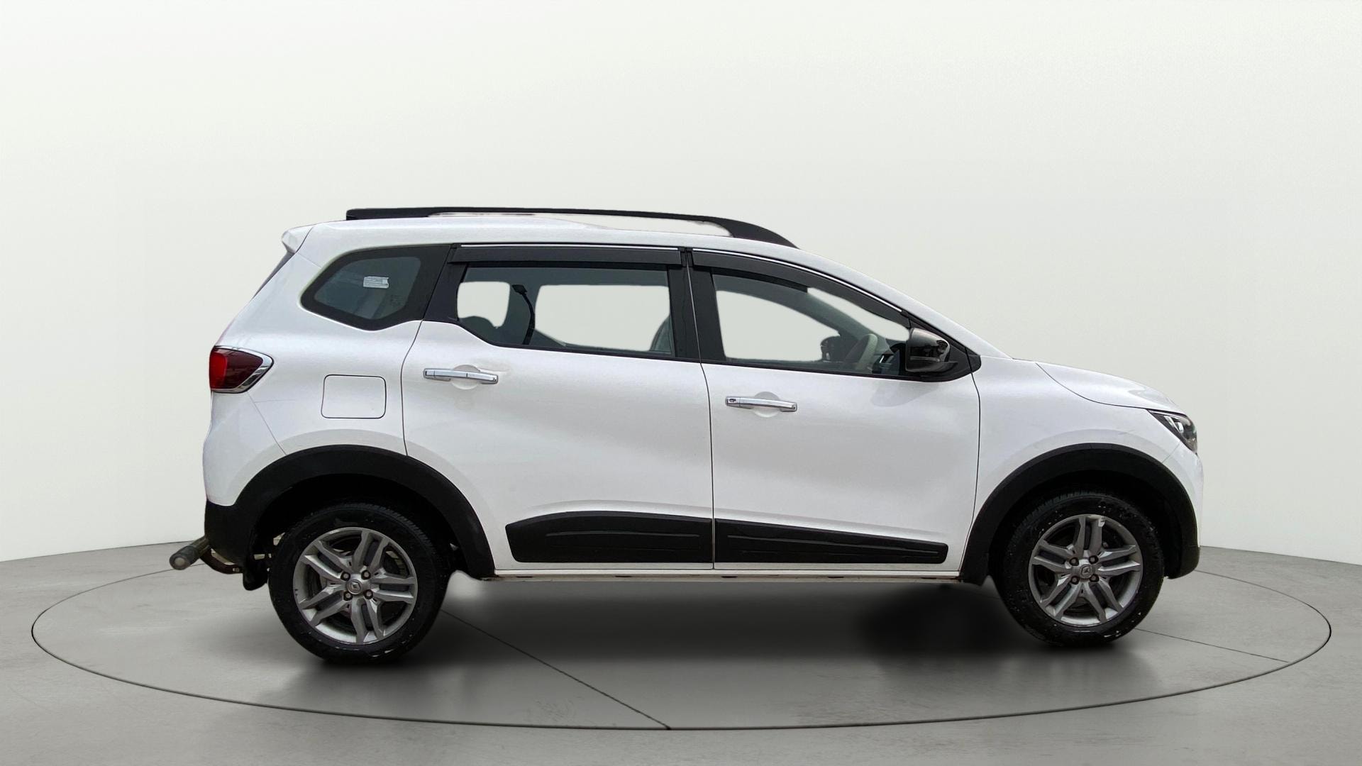 View 2024 Renault Triber RXZ Image 28 Used 2024 Renault Triber RXZ Image 28