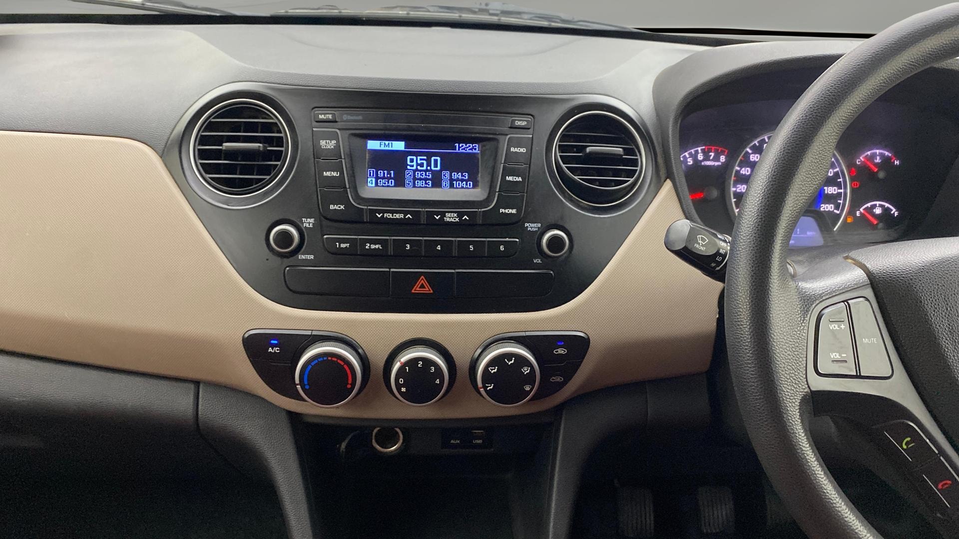 View 2018 Hyundai Grand i10 Magna 1.2 Kappa VTVT Image 17 Used 2018 Hyundai Grand i10 Magna 1.2 Kappa VTVT Image 17