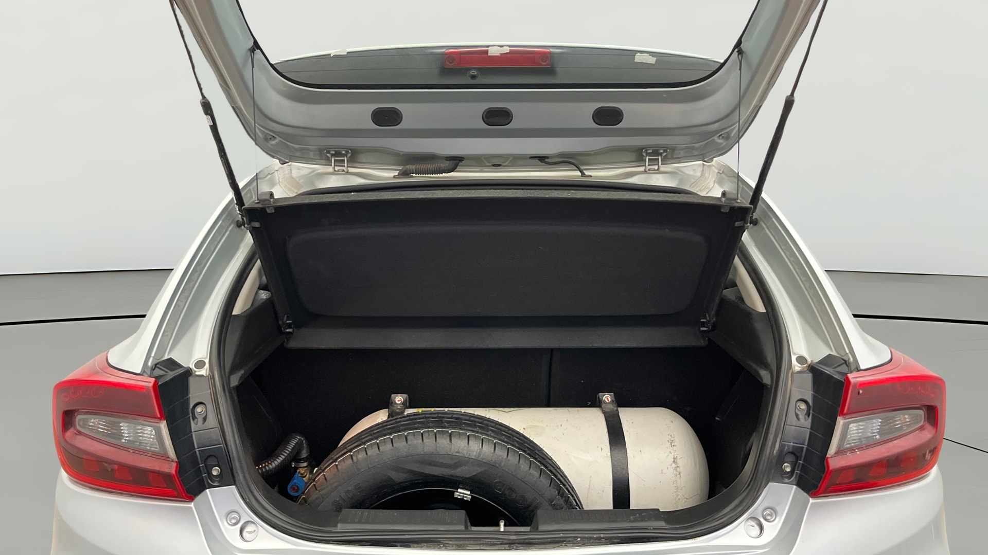 View 2023 Maruti Suzuki 1000 Base Variant Image 38 Used 2023 Maruti Suzuki 1000 Base Variant Image 38