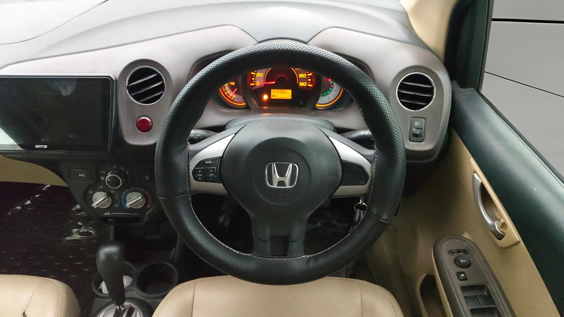 View 2013 Honda Brio VX AT Petrol Image 20 Used 2013 Honda Brio VX AT Petrol Image 20