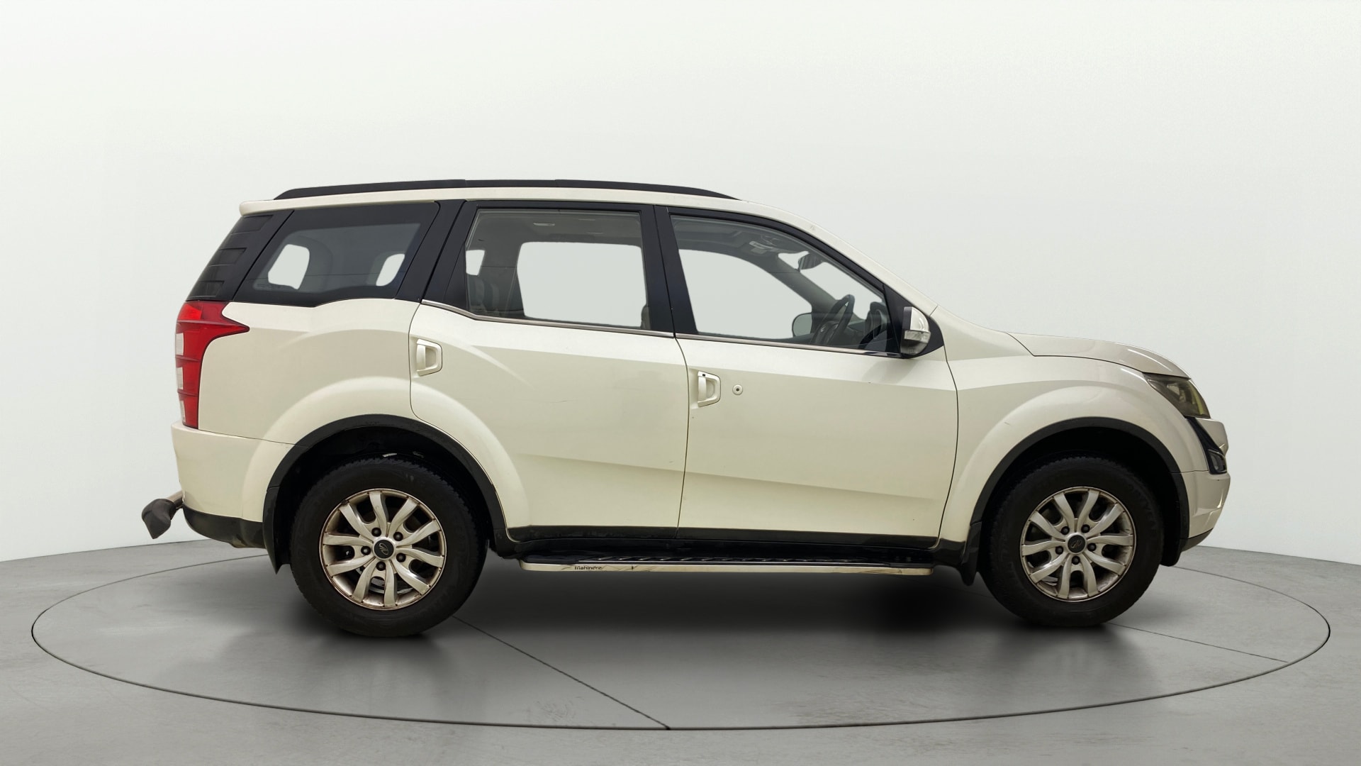 View 2015 Mahindra XUV500 W10 FWD Image 29 Used 2015 Mahindra XUV500 W10 FWD Image 29