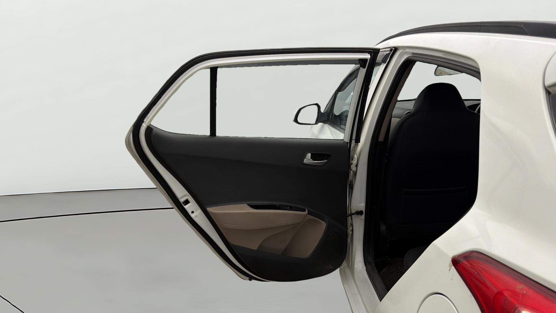 View 2019 Hyundai Grand i10 Sportz 1.2 Kappa Image 14 Used 2019 Hyundai Grand i10 Sportz 1.2 Kappa Image 14
