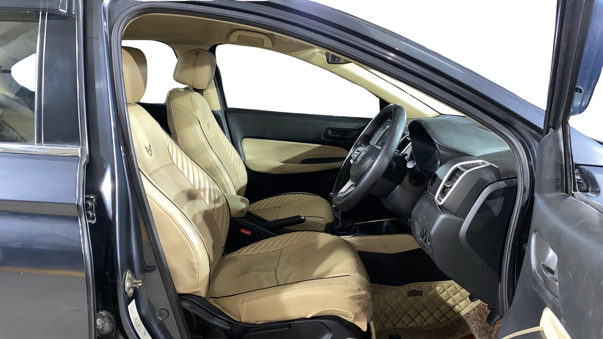 View 2023 Honda City ZX MT Diesel Anniversary Edition Image 27 Used 2023 Honda City ZX MT Diesel Anniversary Edition Image 27