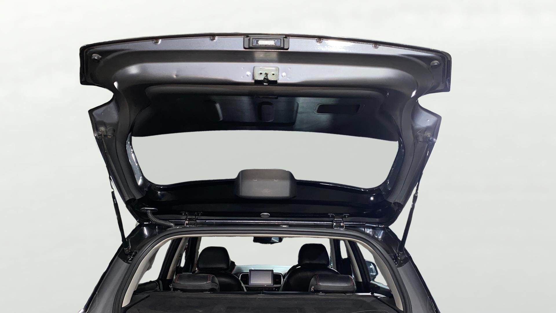 View 2021 Hyundai Venue SX Plus 1.0 Petrol AT Dual Tone Image 17 Used 2021 Hyundai Venue SX Plus 1.0 Petrol AT Dual Tone Image 17
