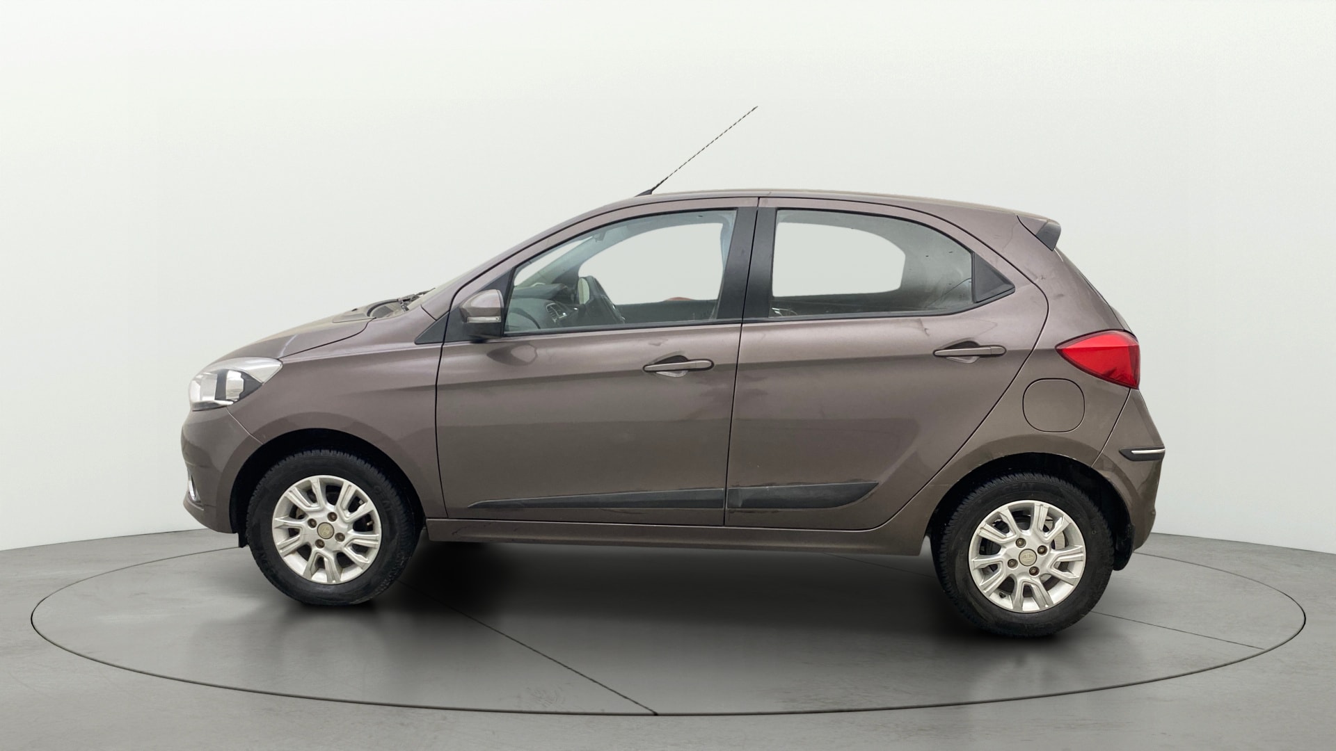 View 2018 Tata Tiago Revotorq XB Image 5 Used 2018 Tata Tiago Revotorq XB Image 5