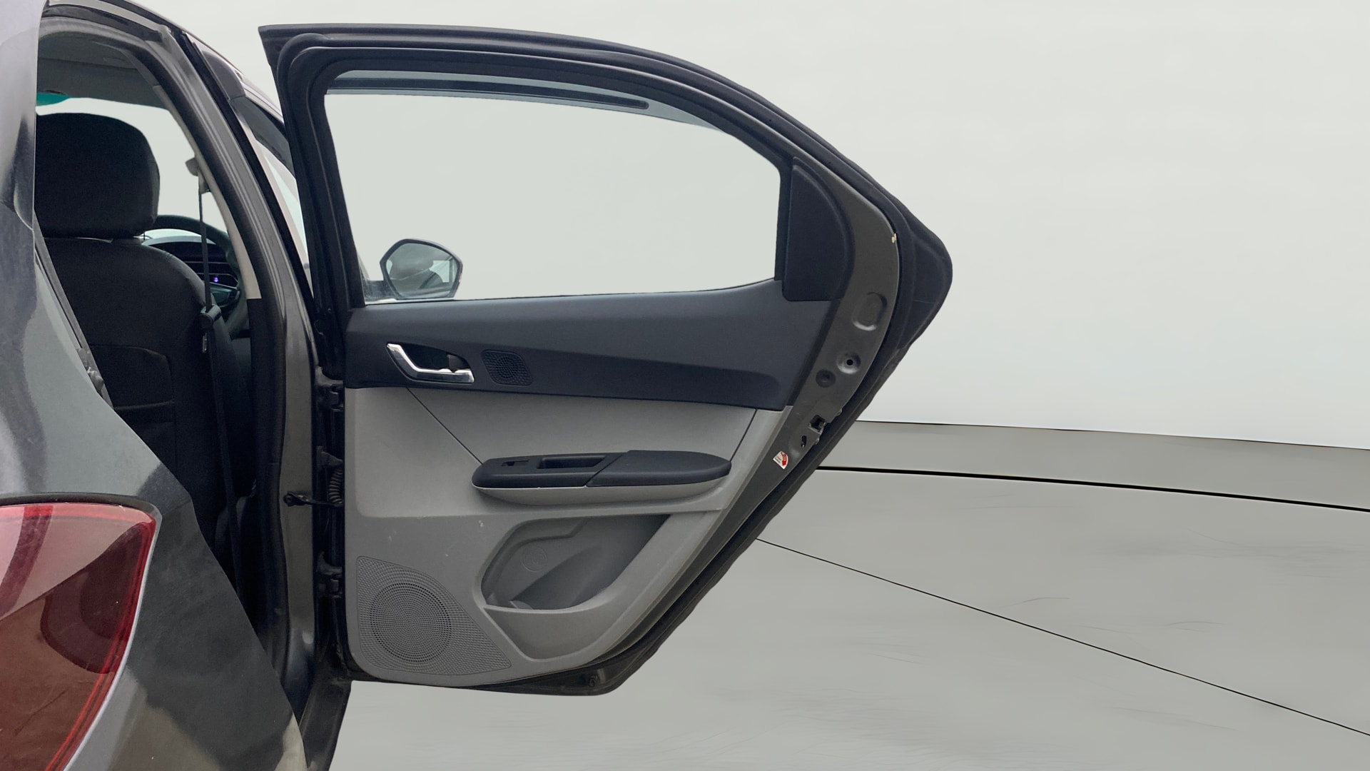 View 2021 Tata Tiago Revotorq XB Image 7 Used 2021 Tata Tiago Revotorq XB Image 7