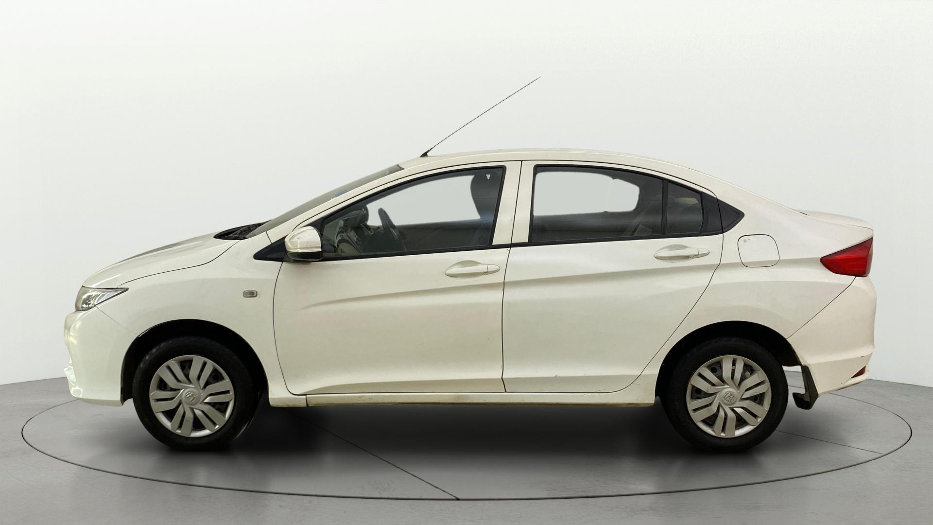 View 2015 Honda City ZX MT Diesel Anniversary Edition Image 5 Used 2015 Honda City ZX MT Diesel Anniversary Edition Image 5