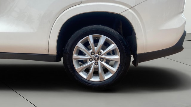 View Toyota Innova Hycross Image 8 Used Toyota Innova Hycross Image 8