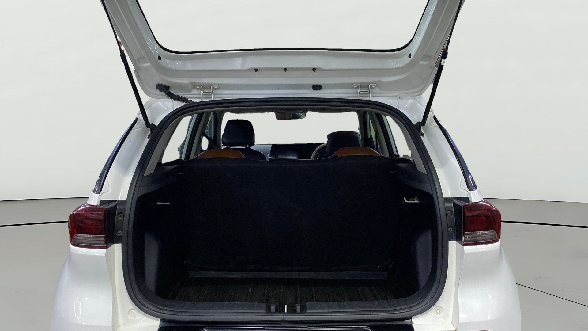 View 2022 Kia Sonet HTK Diesel Image 38 Used 2022 Kia Sonet HTK Diesel Image 38