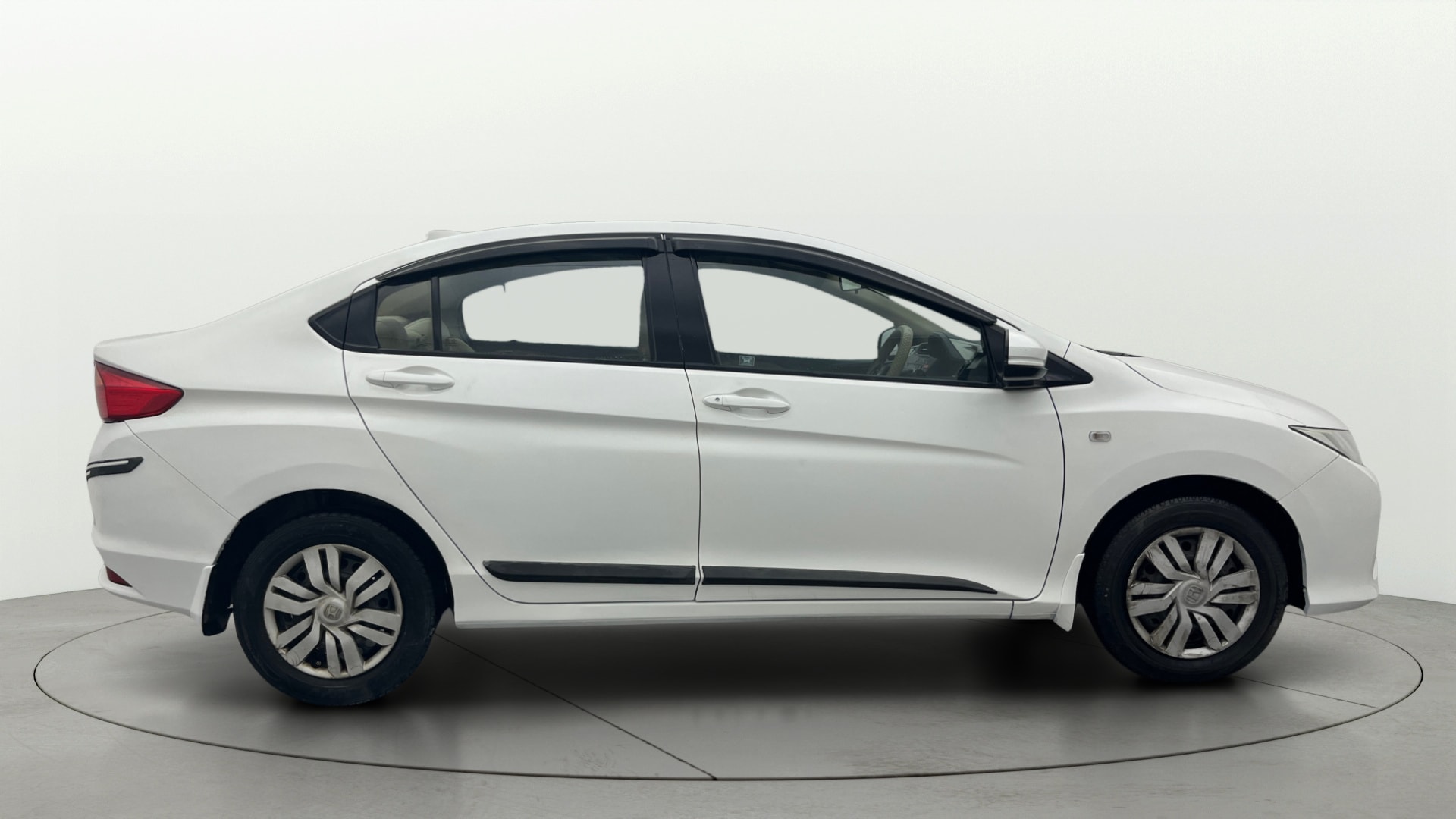 View 2015 Honda City ZX MT Diesel Anniversary Edition Image 9 Used 2015 Honda City ZX MT Diesel Anniversary Edition Image 9